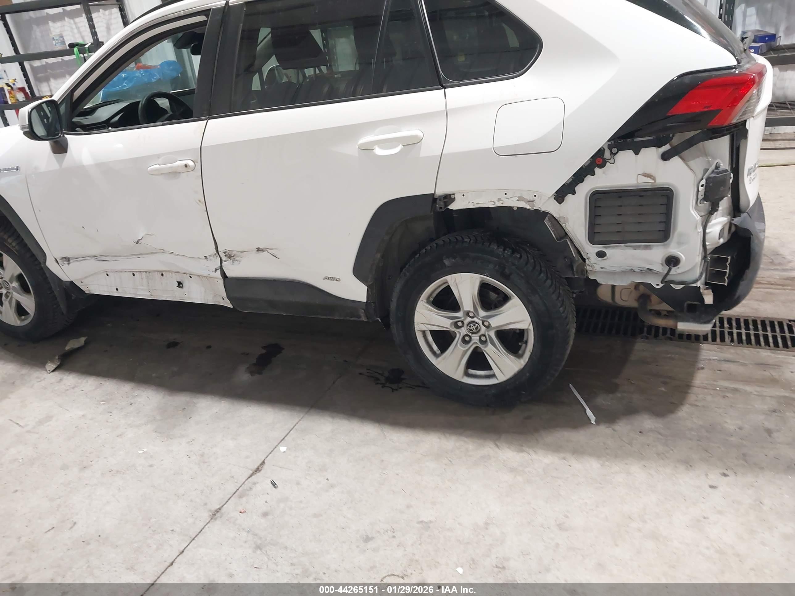 TOYOTA RAV4 image 6