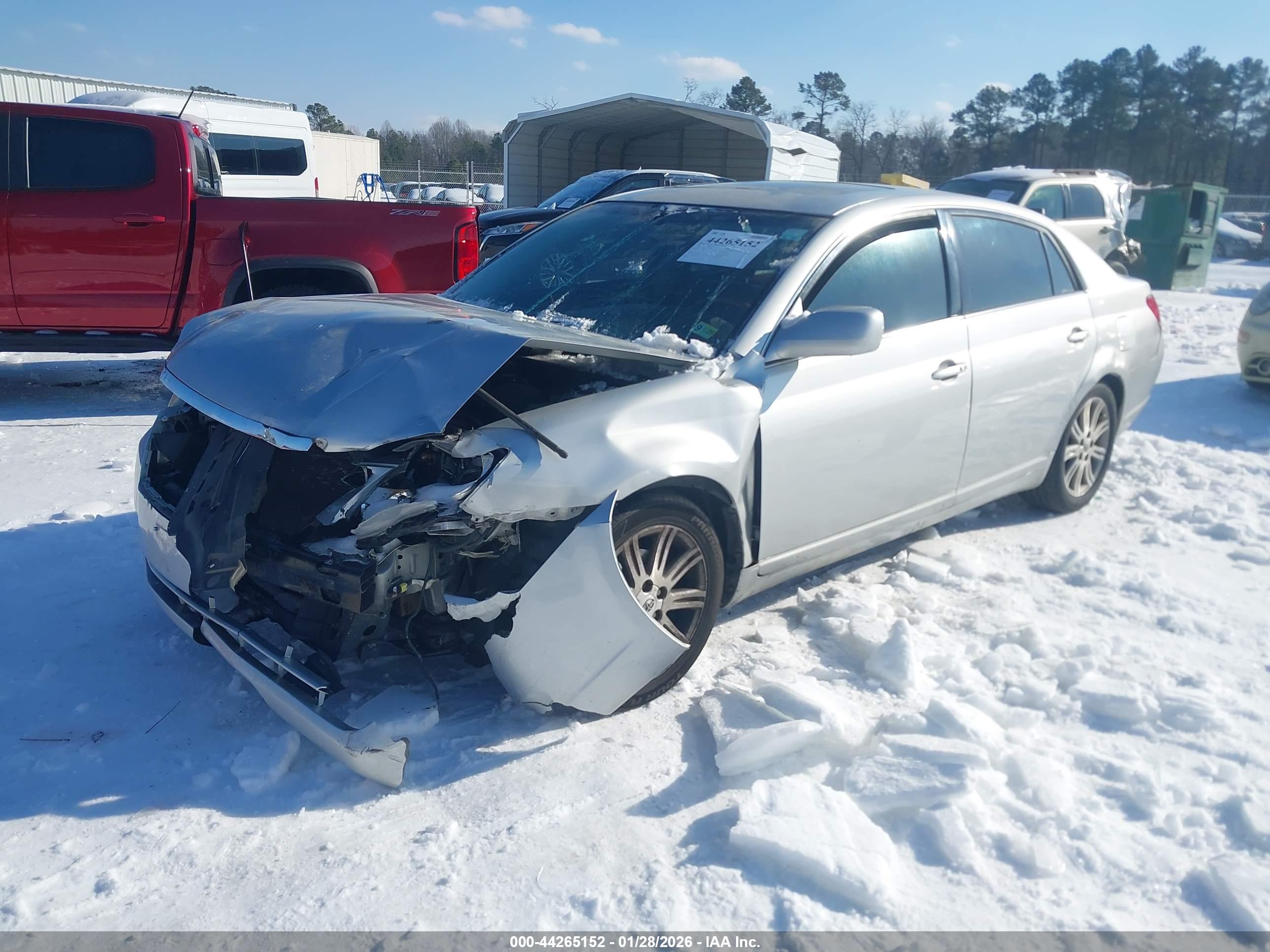 TOYOTA AVALON image 2