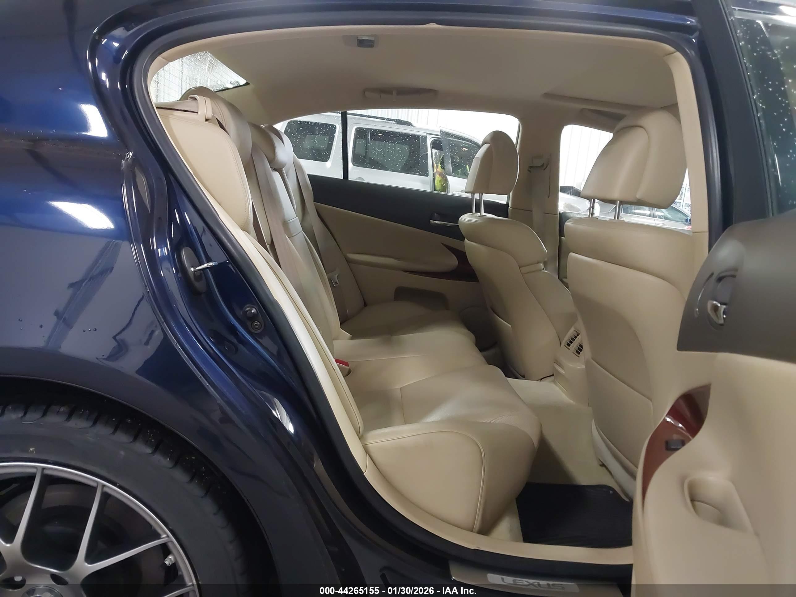 LEXUS GS image 8