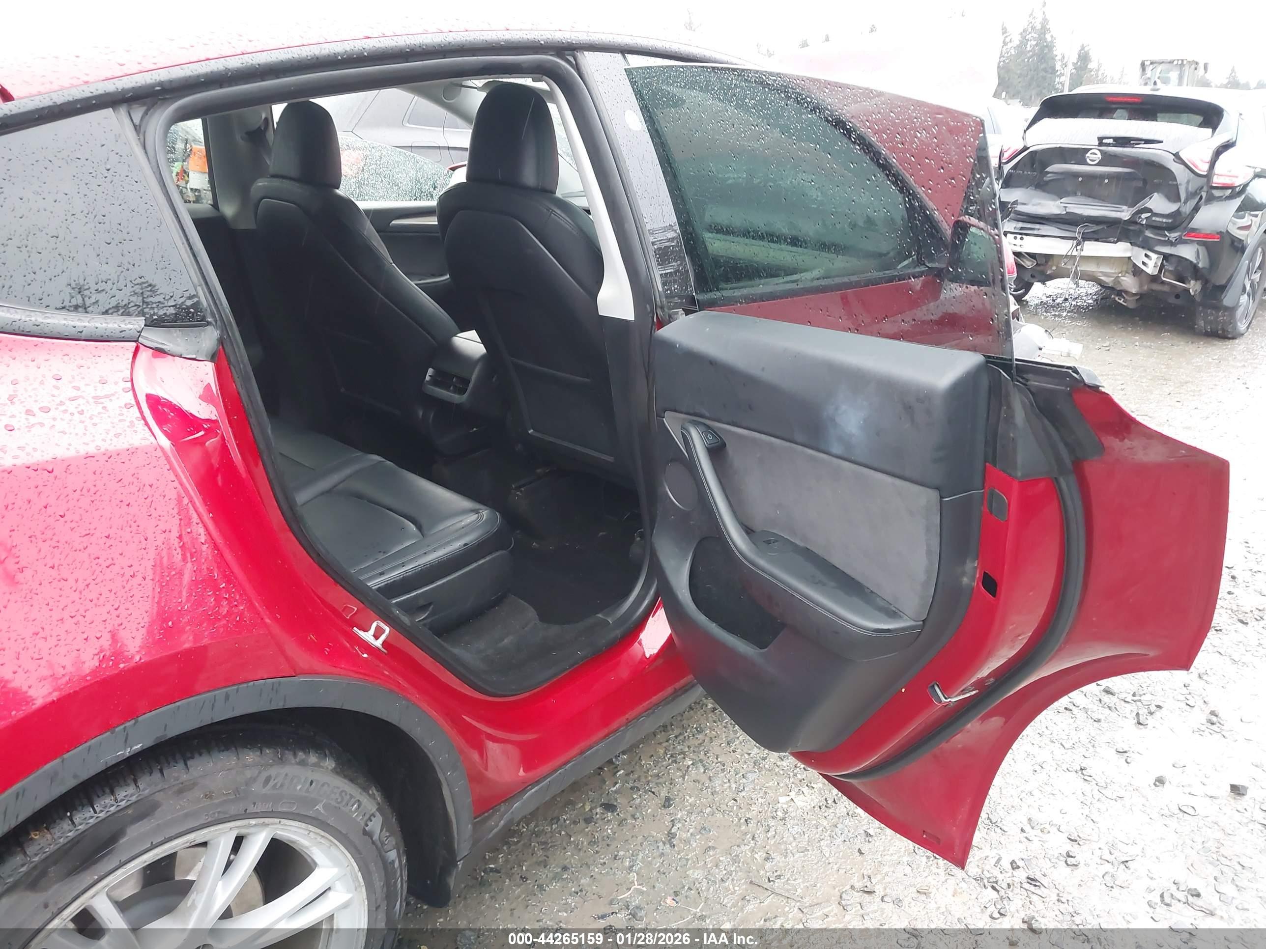 TESLA MODEL image 8