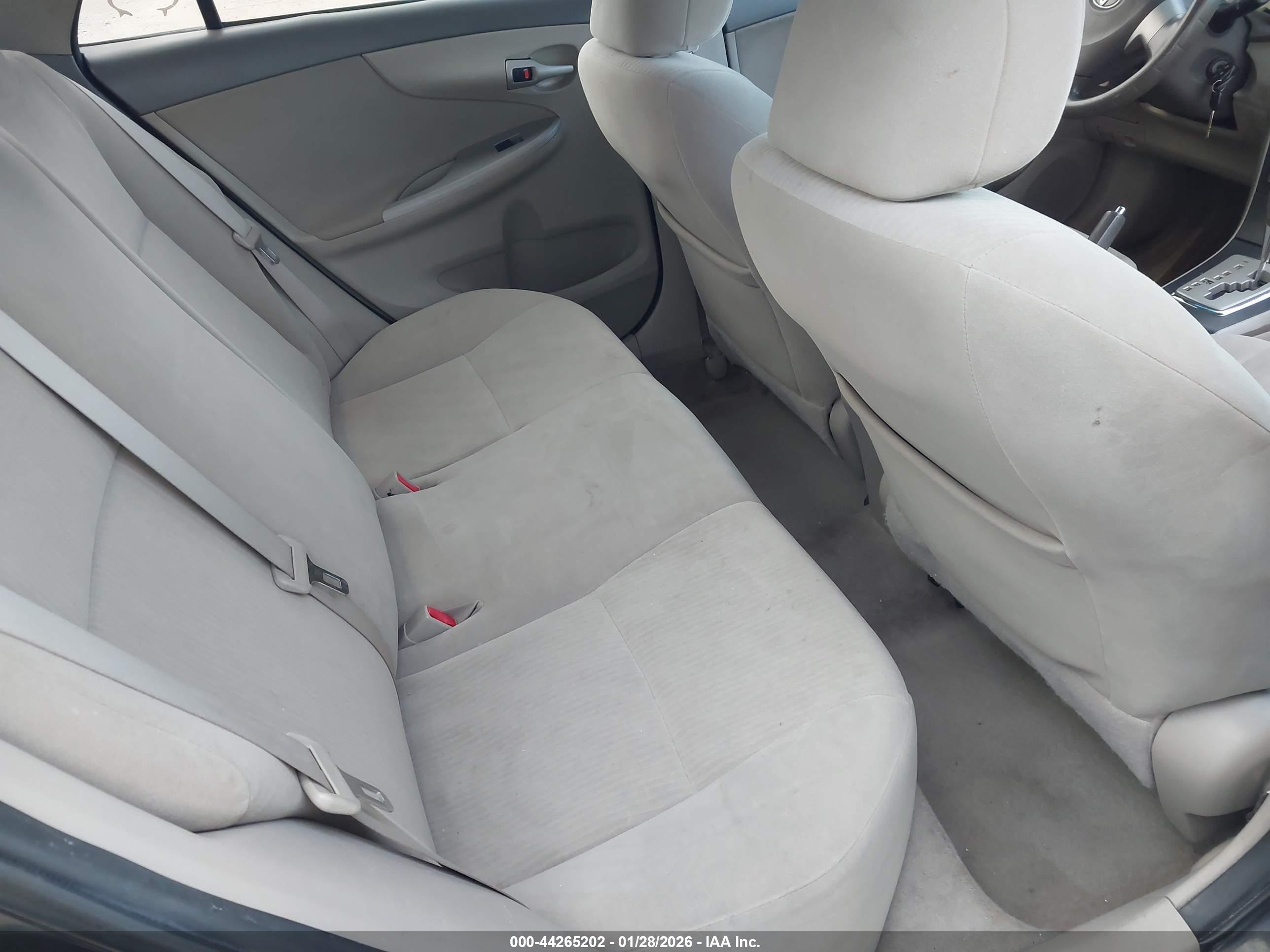 TOYOTA COROLLA image 8