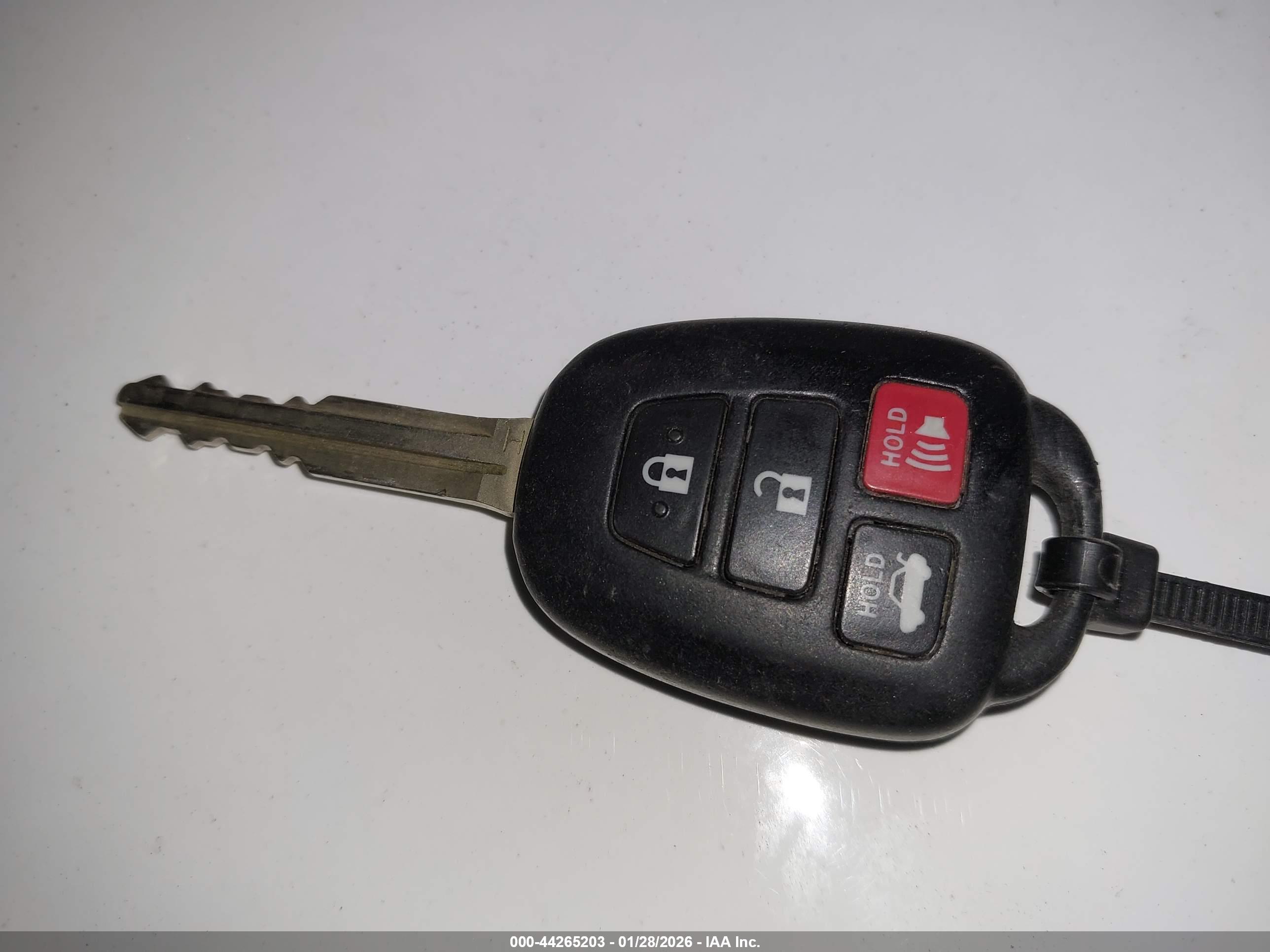 TOYOTA CAMRY image 11