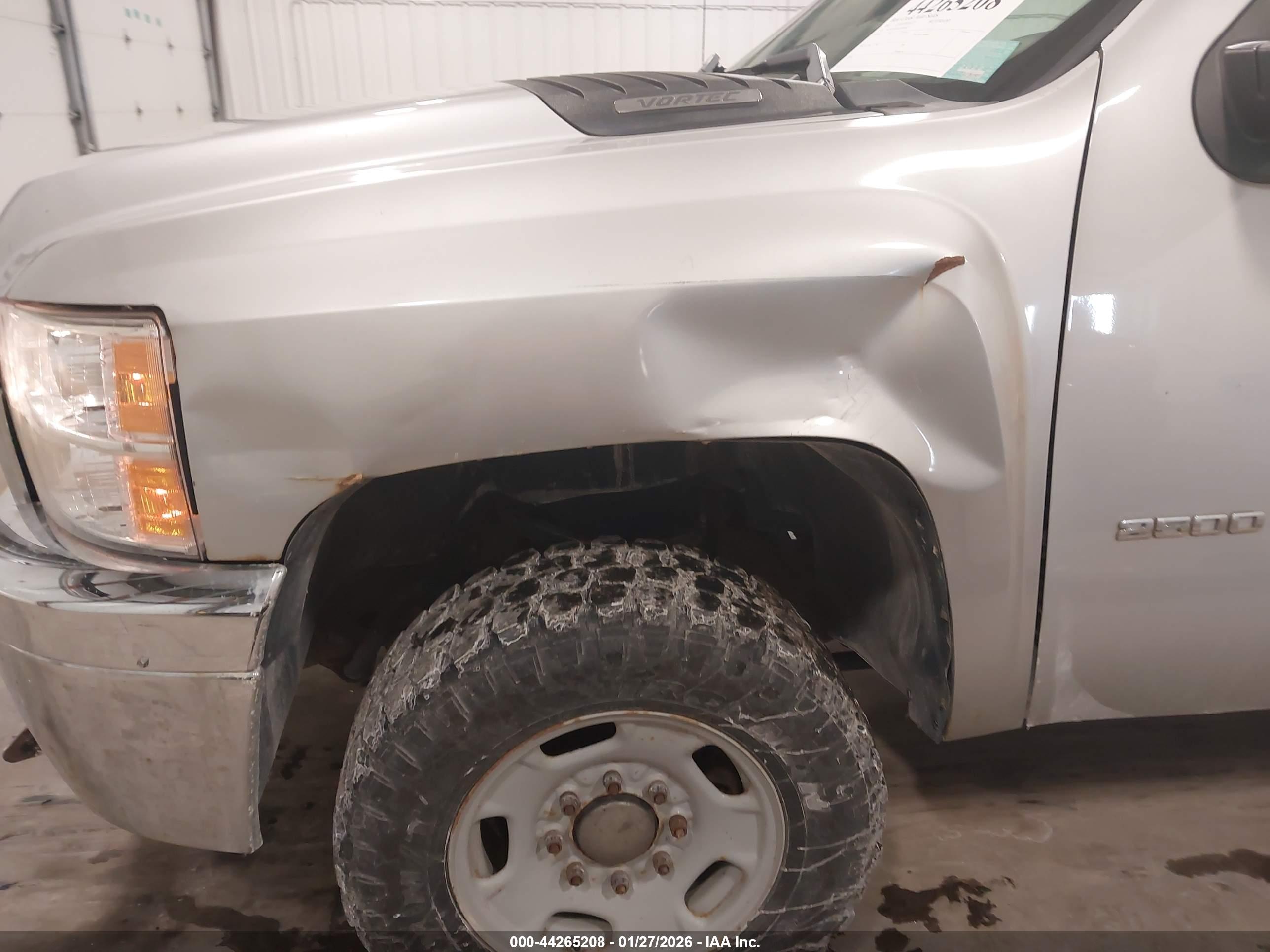 CHEVROLET SILVERADO image 6