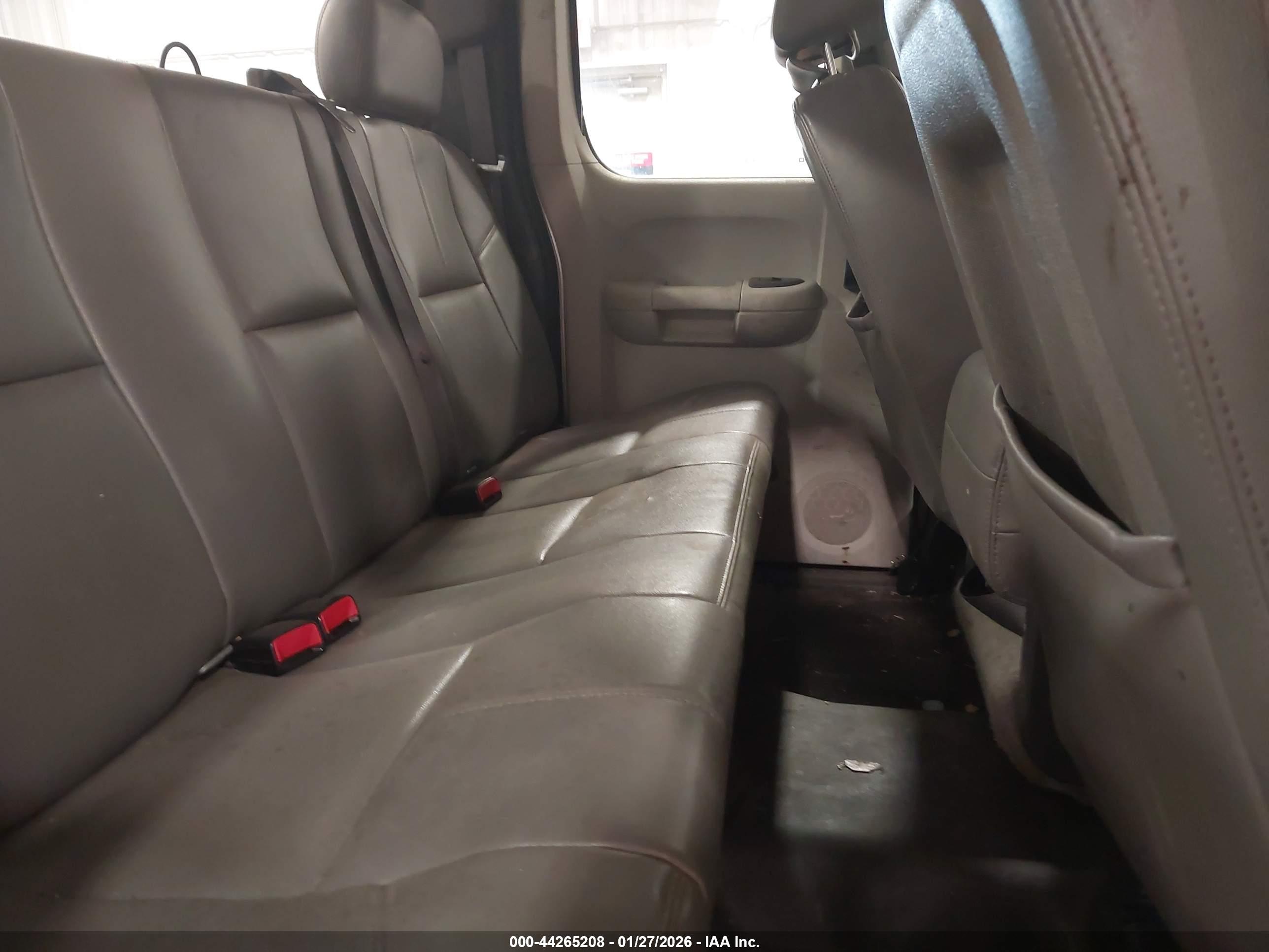 CHEVROLET SILVERADO image 8
