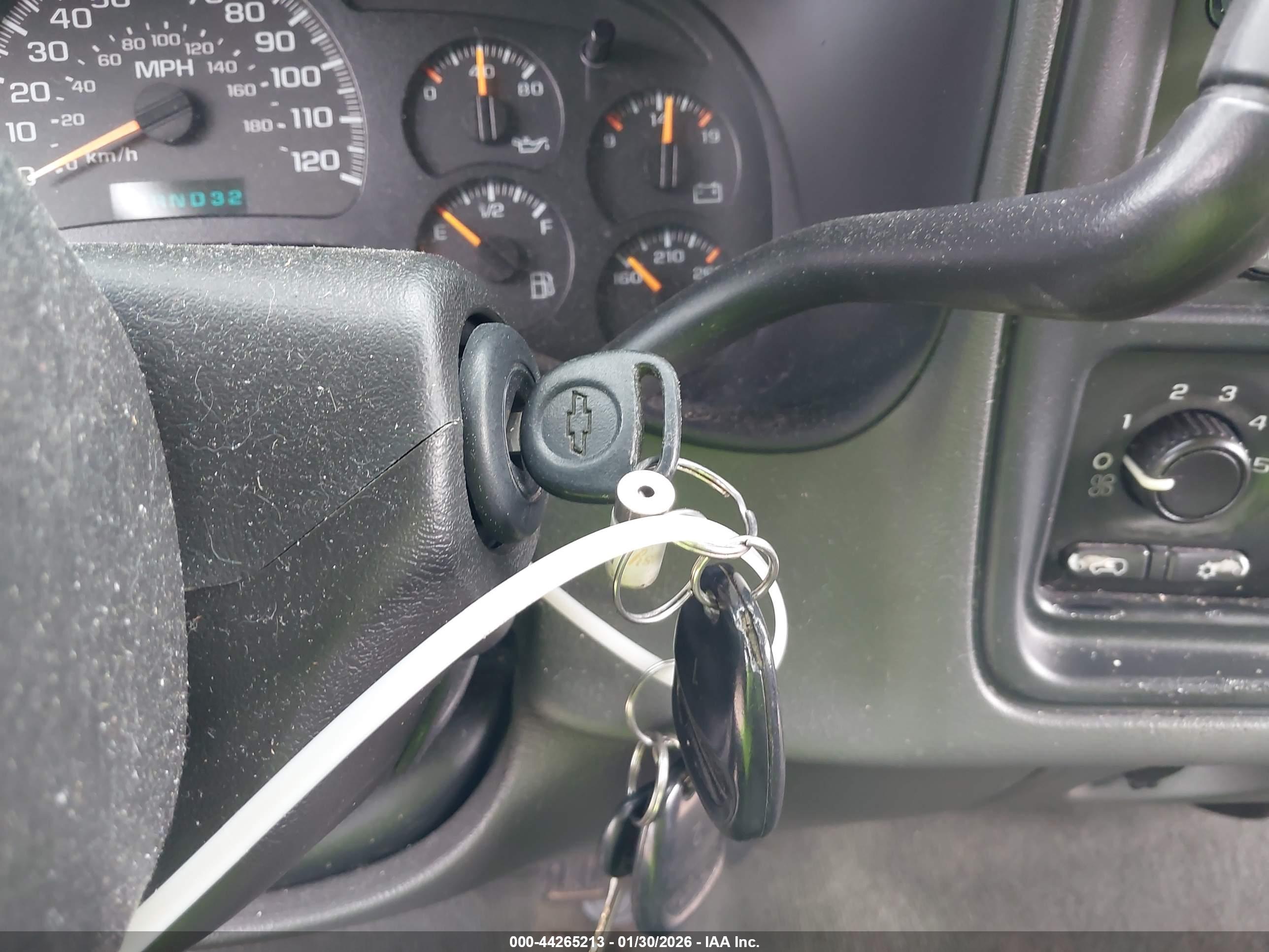 CHEVROLET SILVERADO image 11