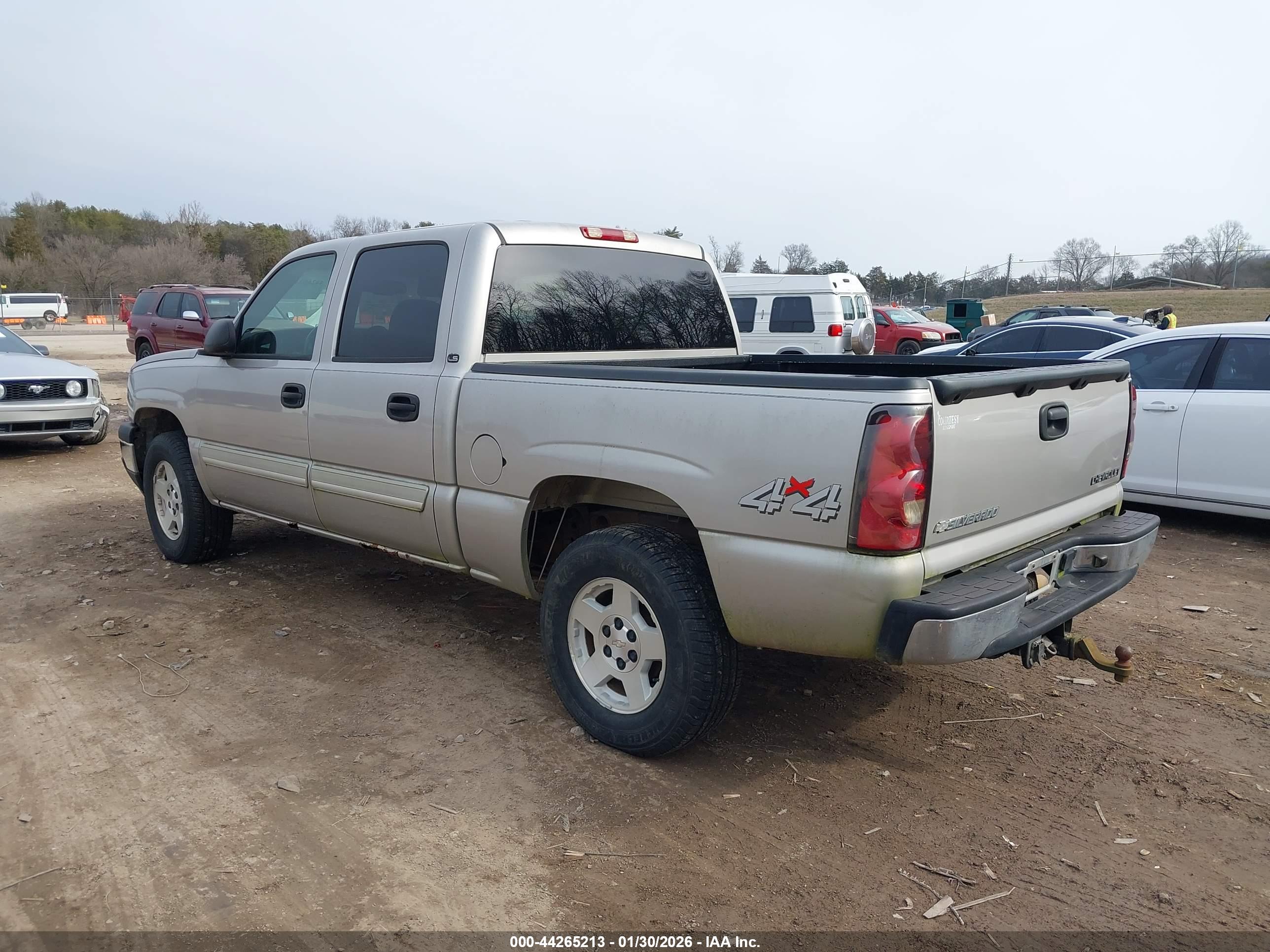 CHEVROLET SILVERADO image 3
