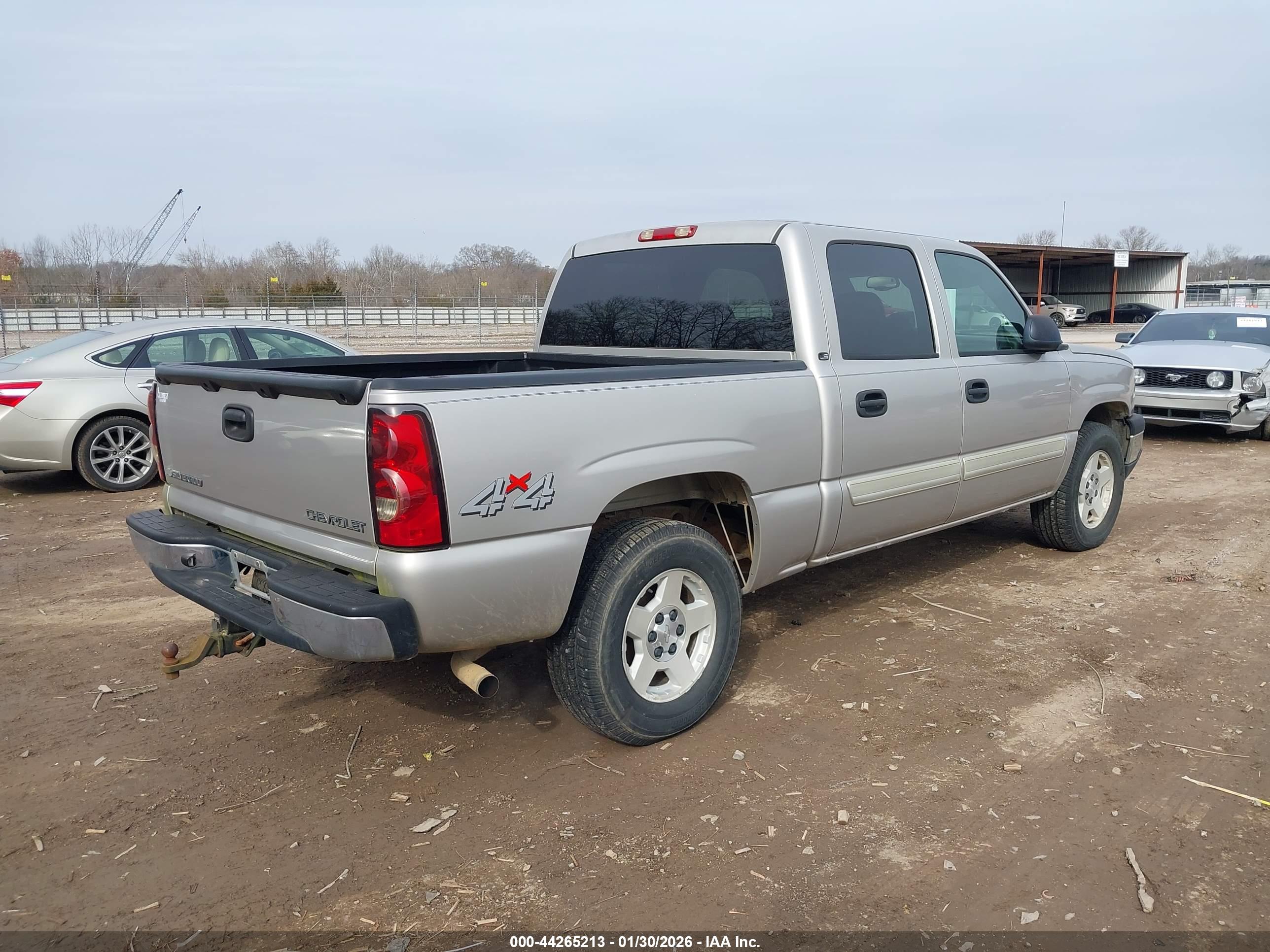 CHEVROLET SILVERADO image 4
