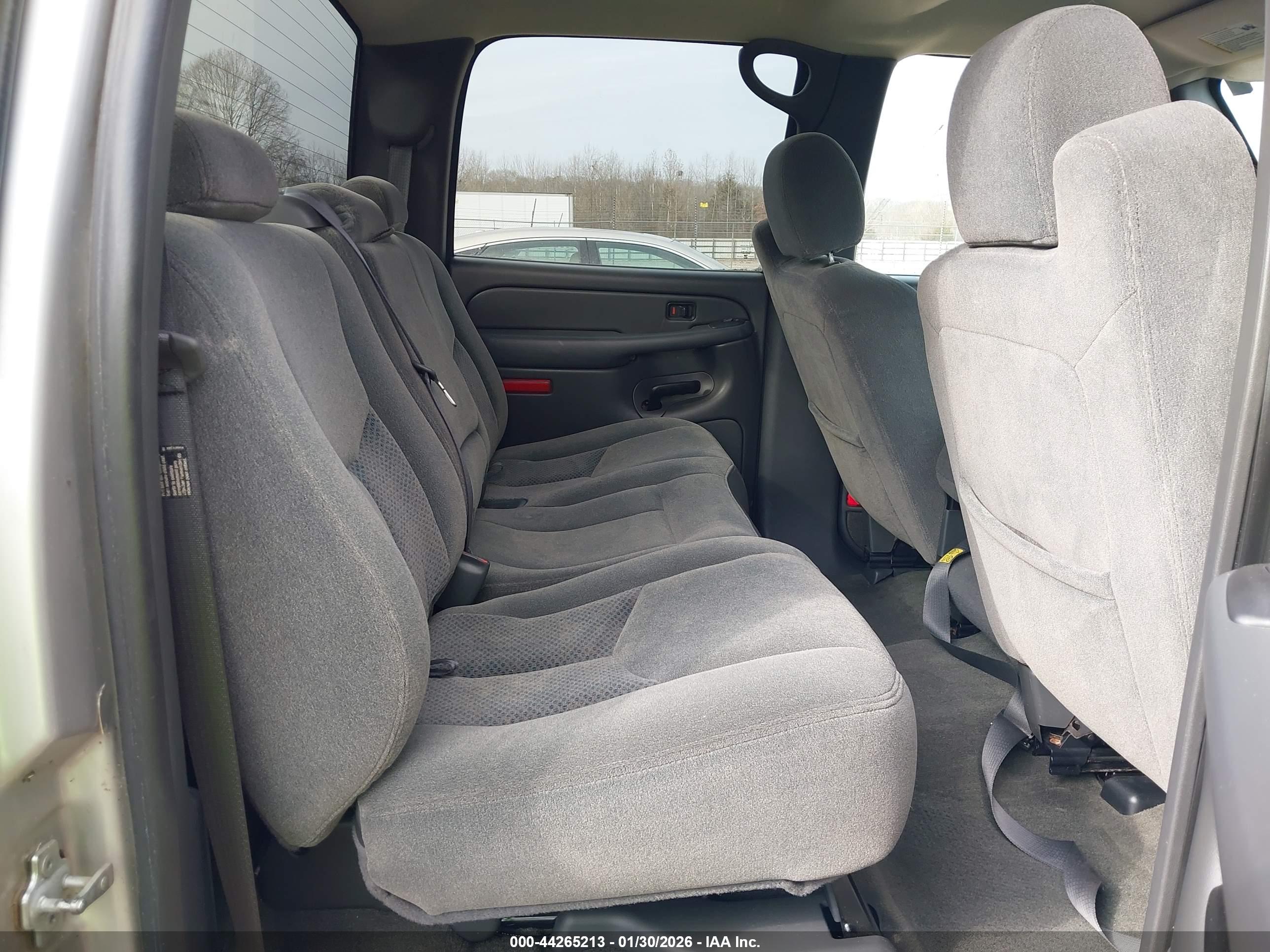 CHEVROLET SILVERADO image 8