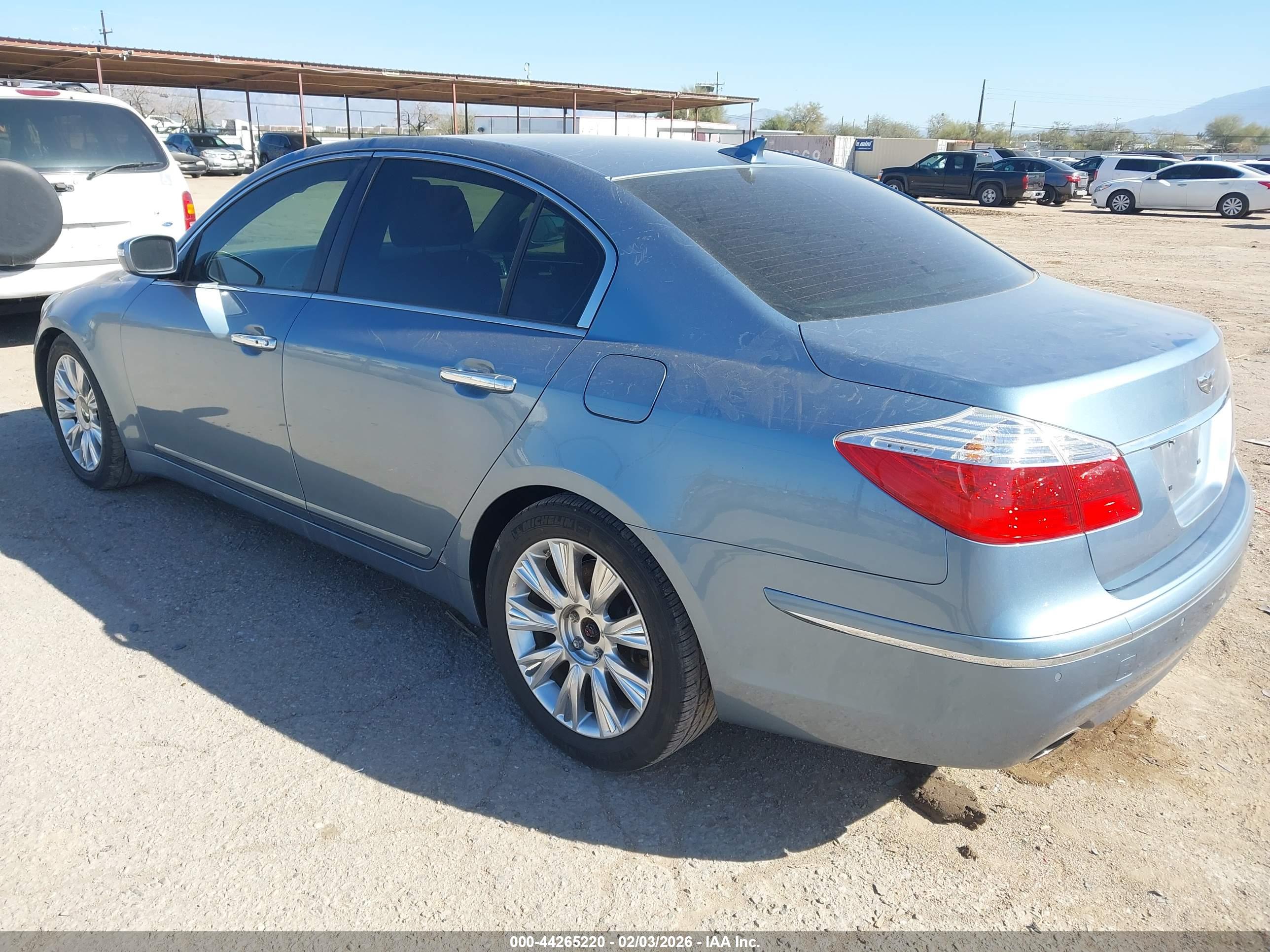HYUNDAI GENESIS image 3