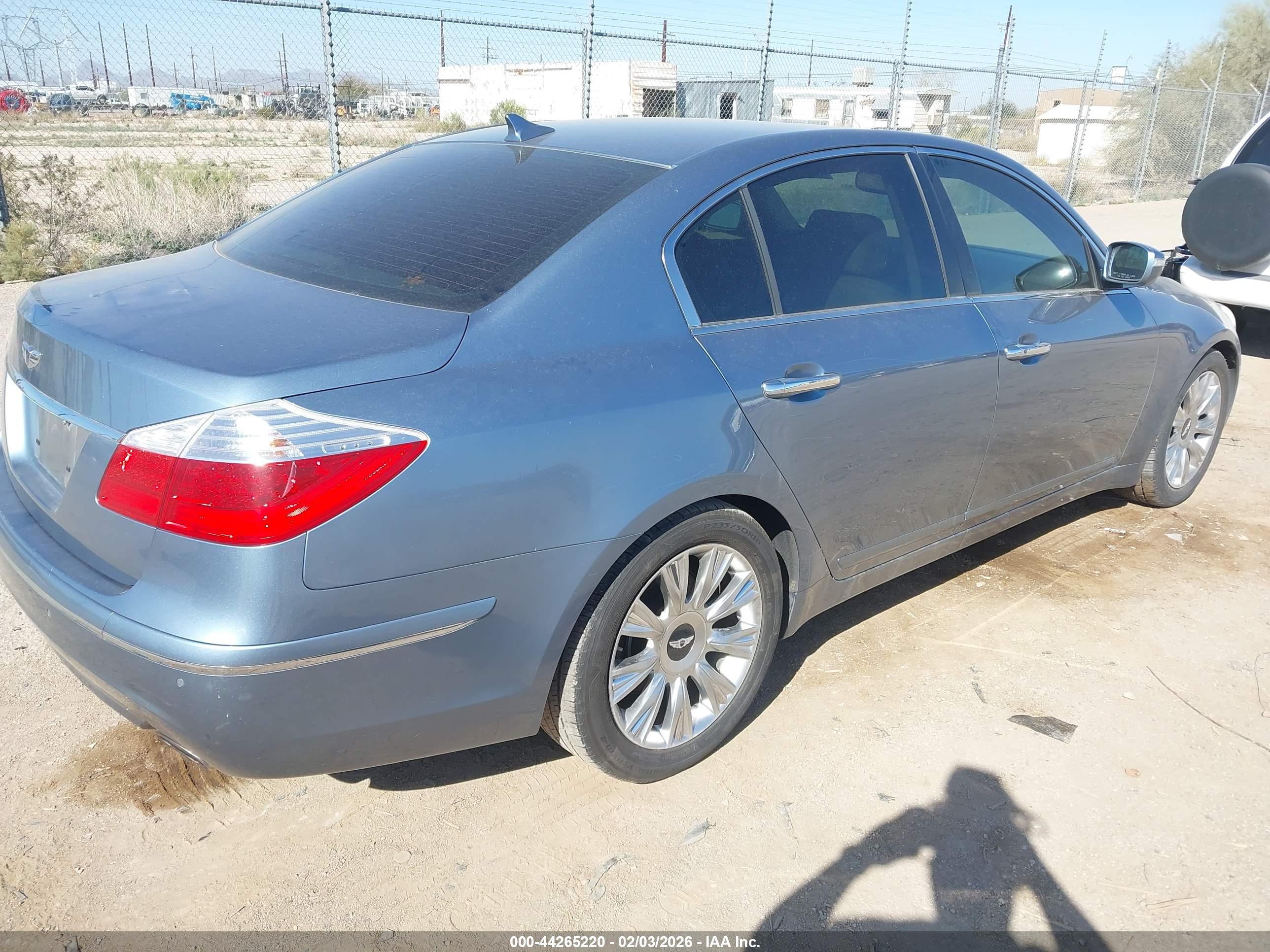 HYUNDAI GENESIS image 4