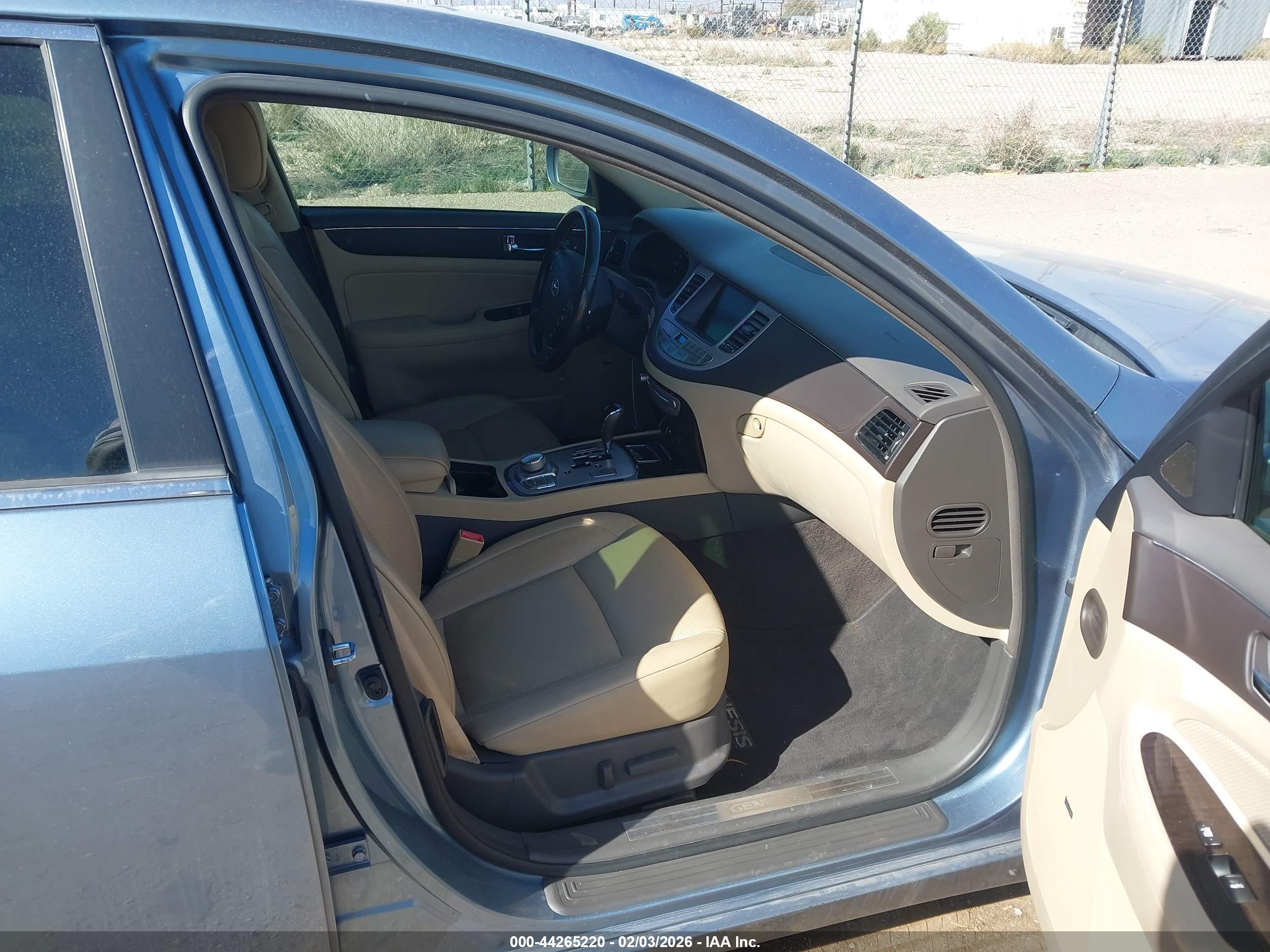 HYUNDAI GENESIS image 5