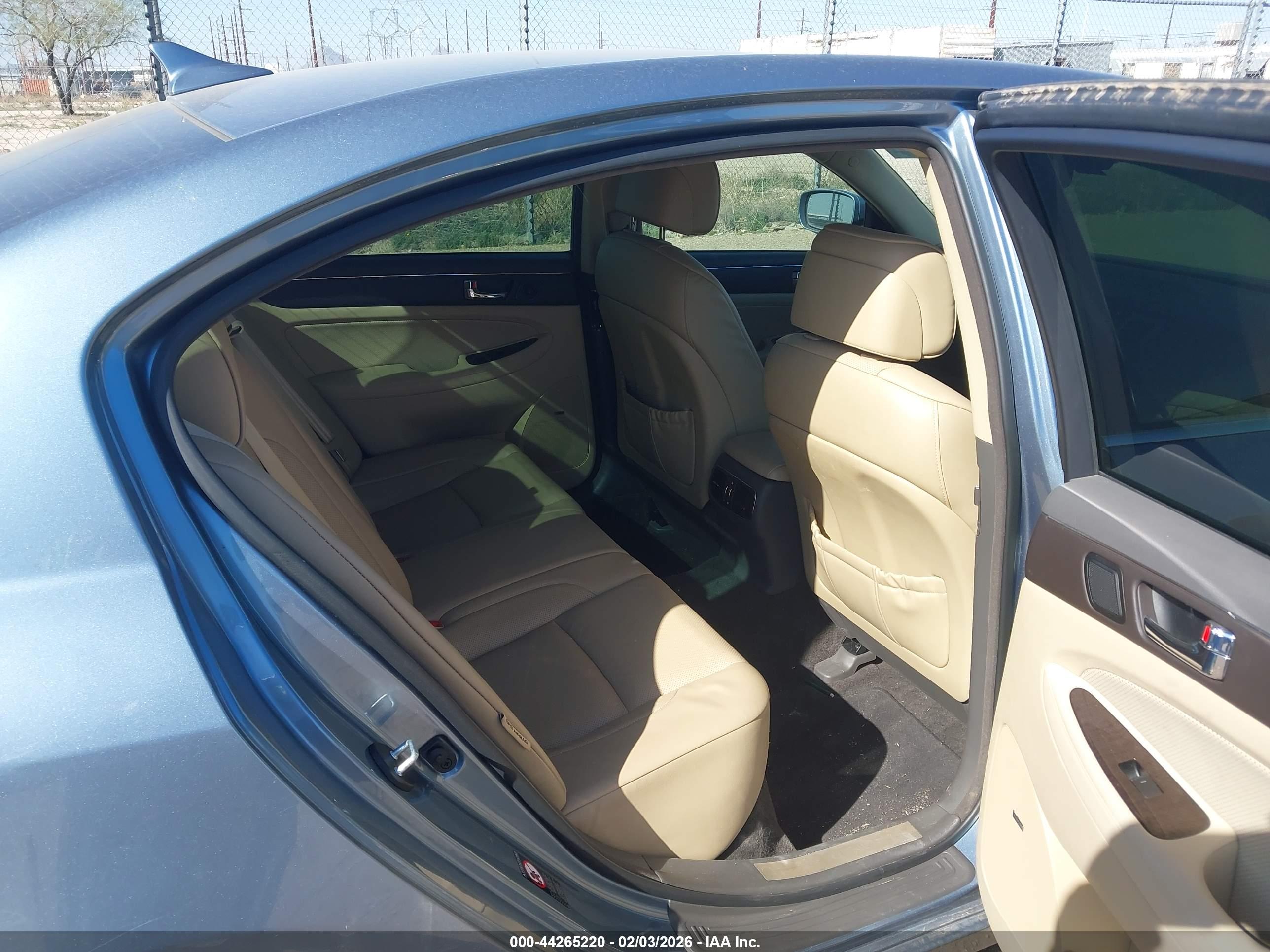 HYUNDAI GENESIS image 8
