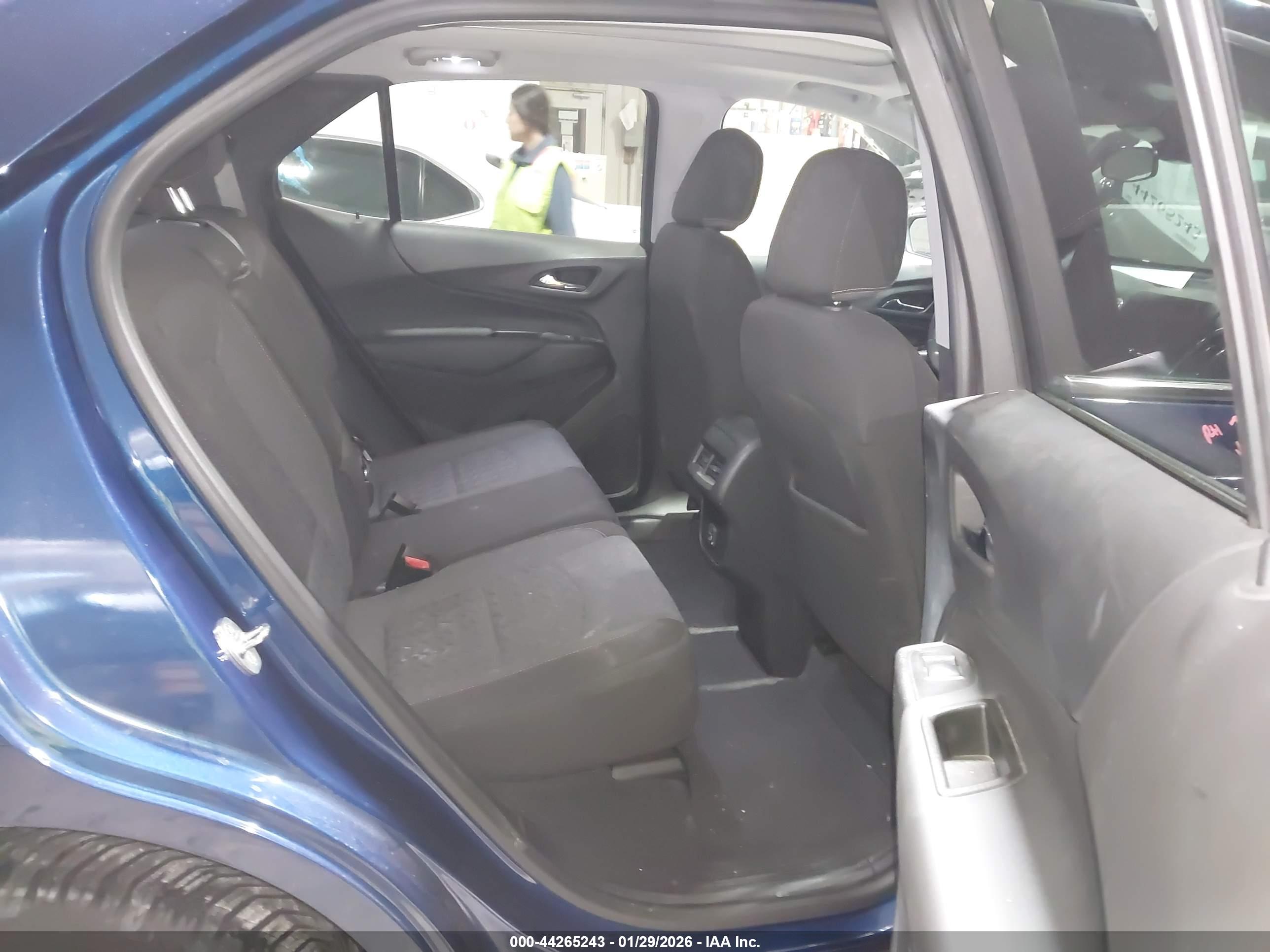 CHEVROLET EQUINOX image 8