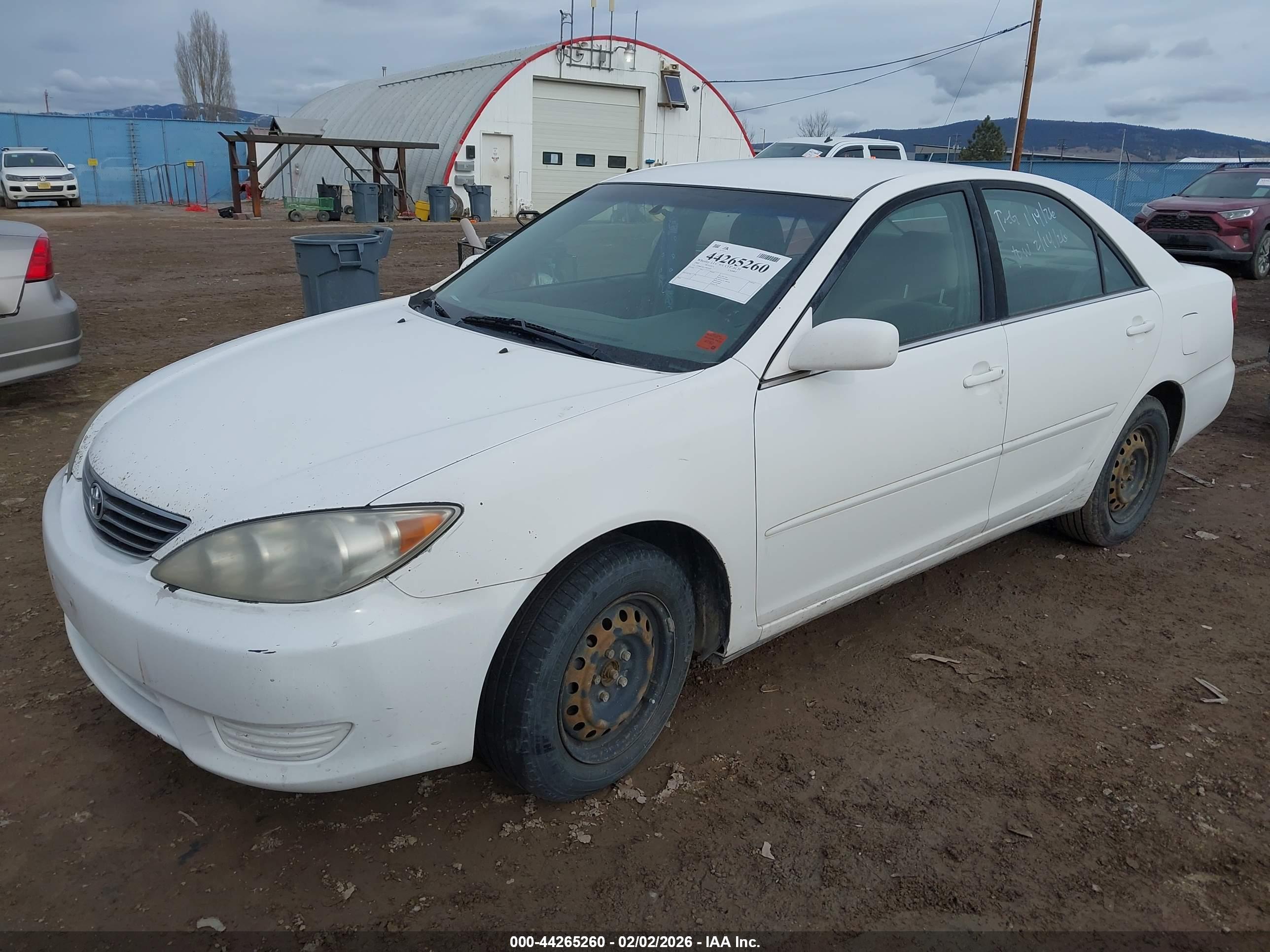 TOYOTA CAMRY image 2