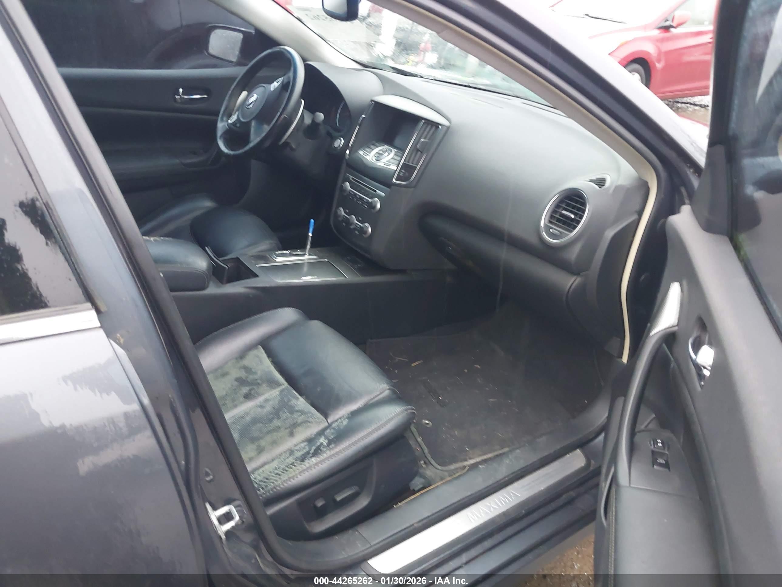 NISSAN MAXIMA image 5