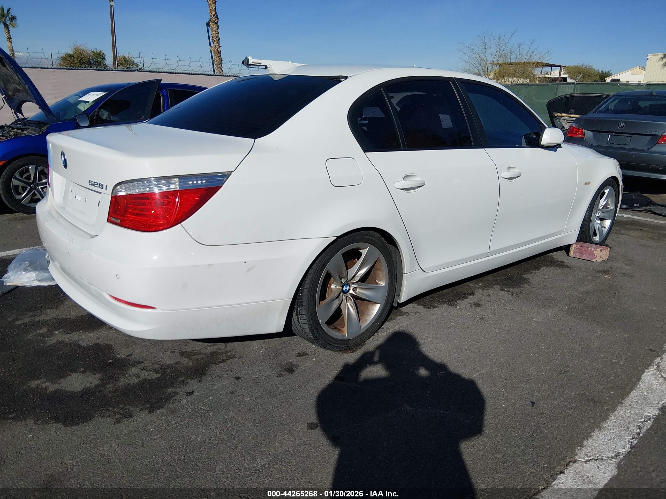 BMW 528I image 4