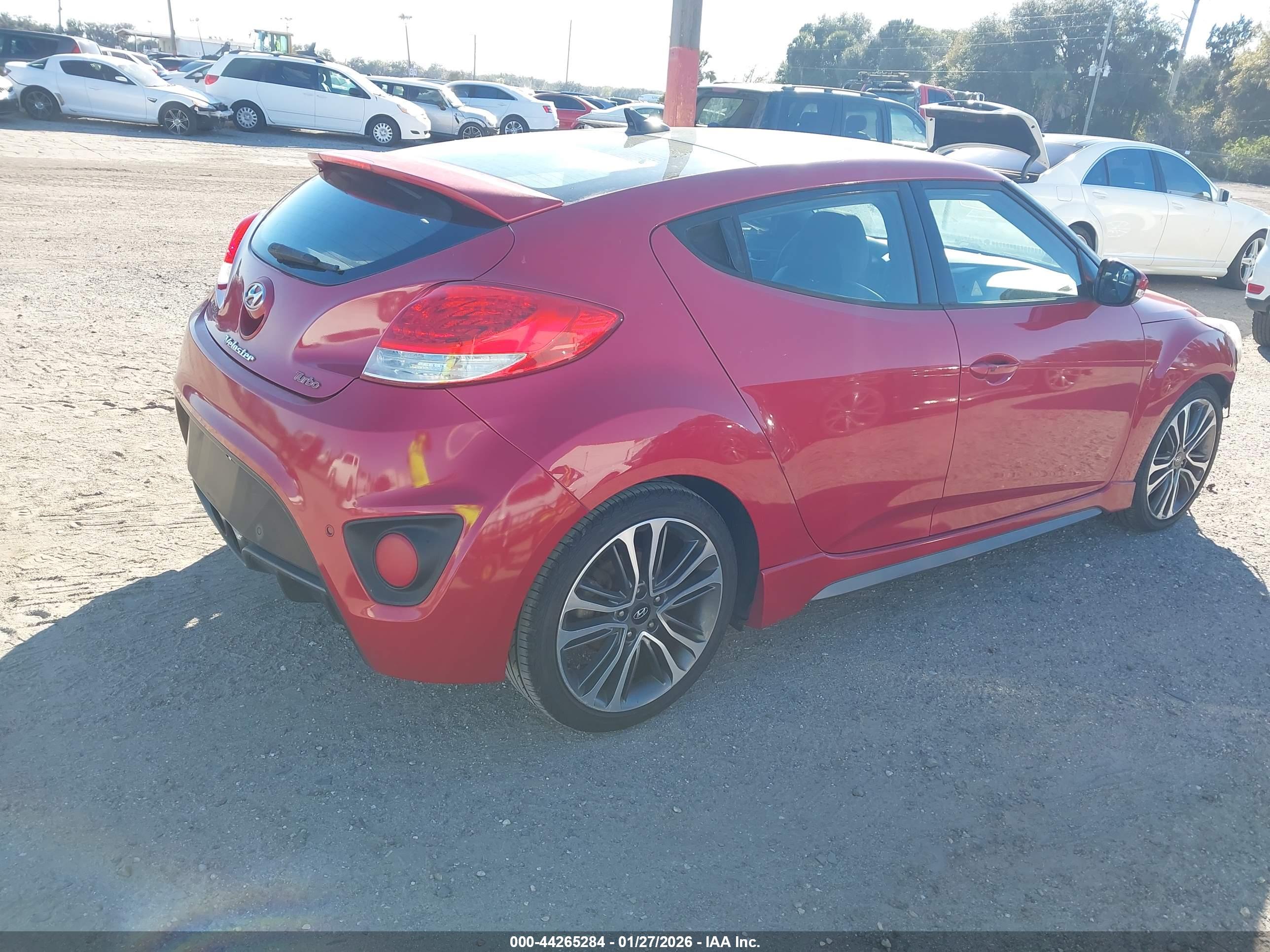 HYUNDAI VELOSTER image 4