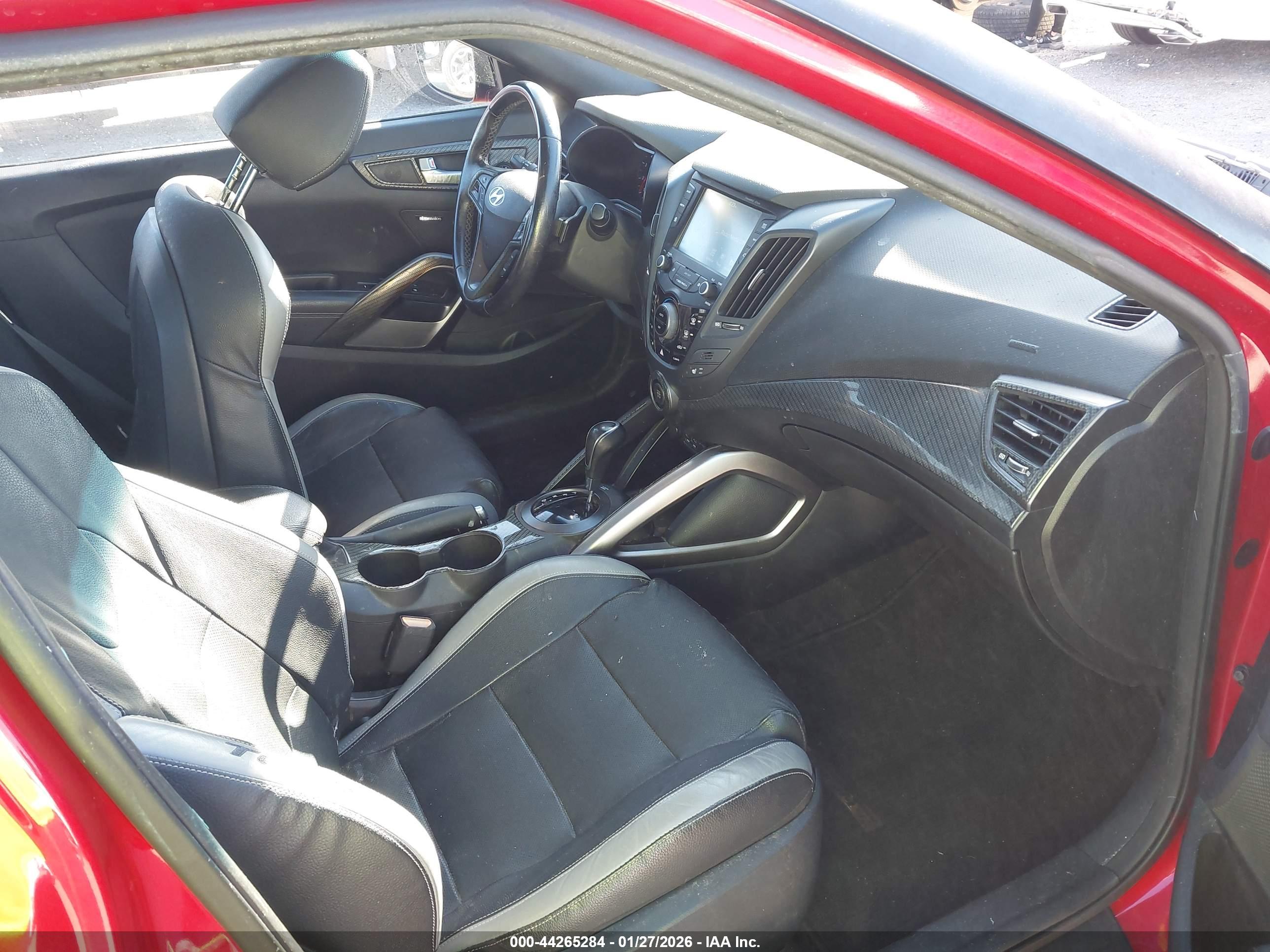 HYUNDAI VELOSTER image 5
