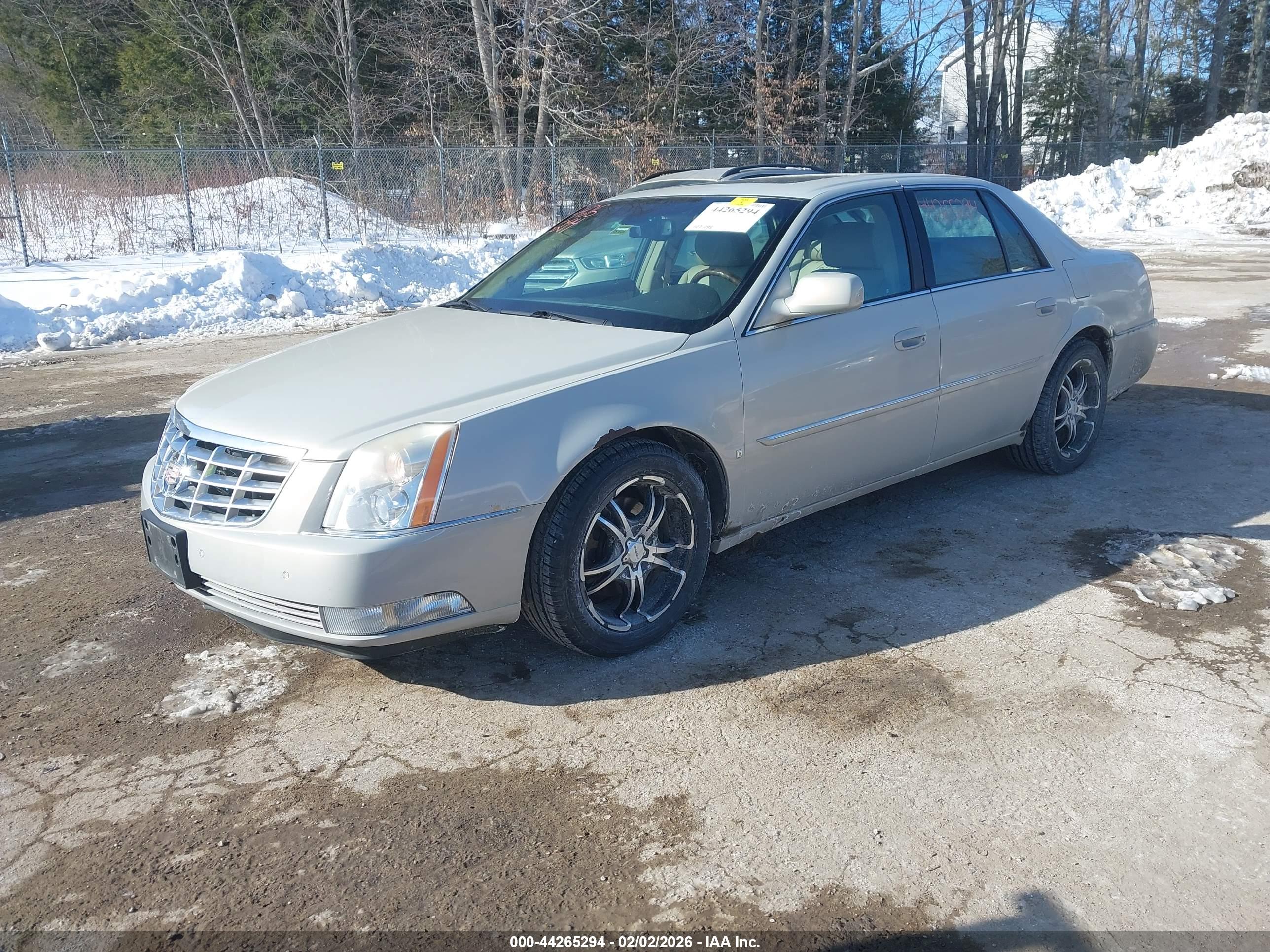 CADILLAC DTS image 2