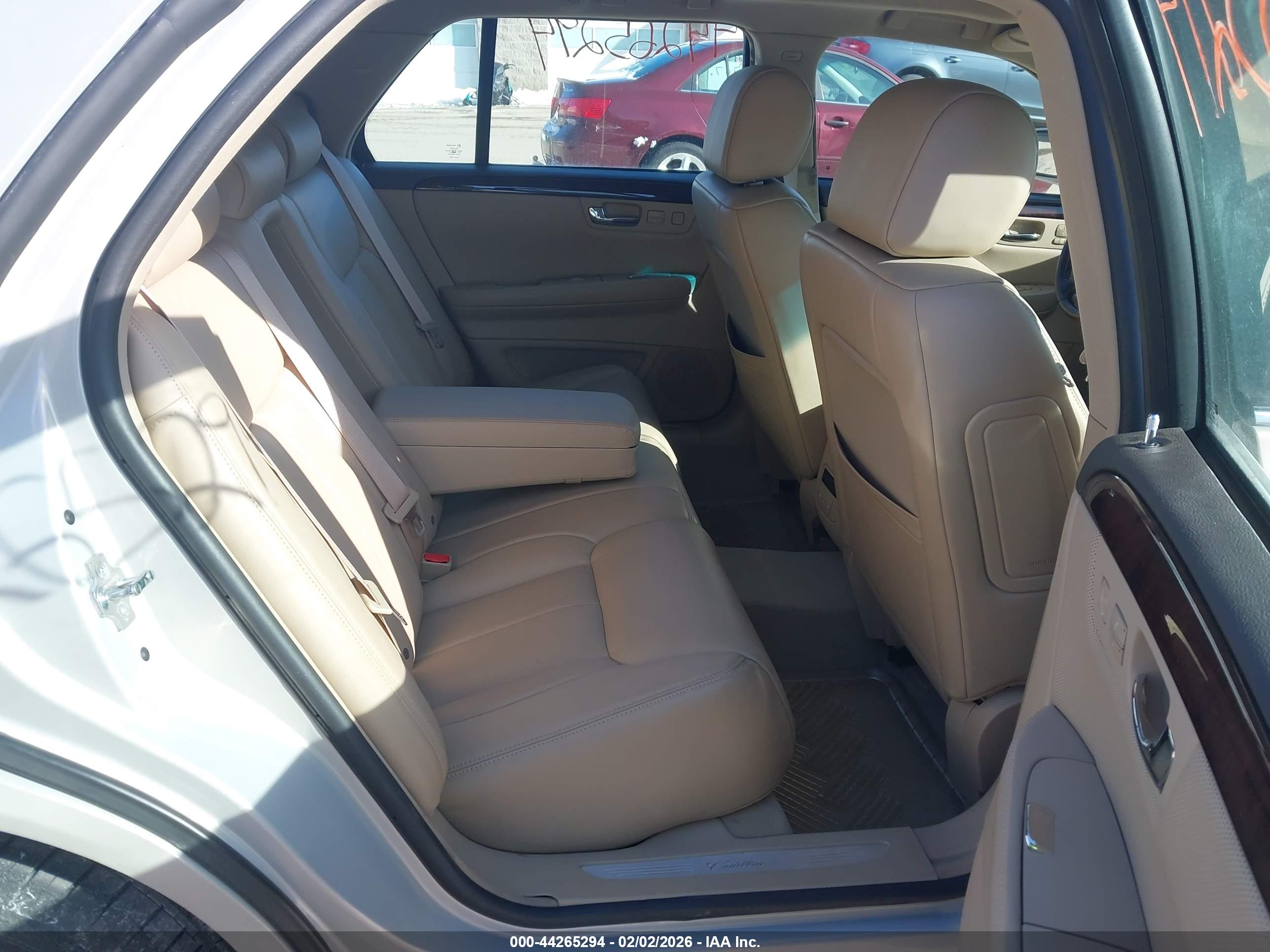 CADILLAC DTS image 8
