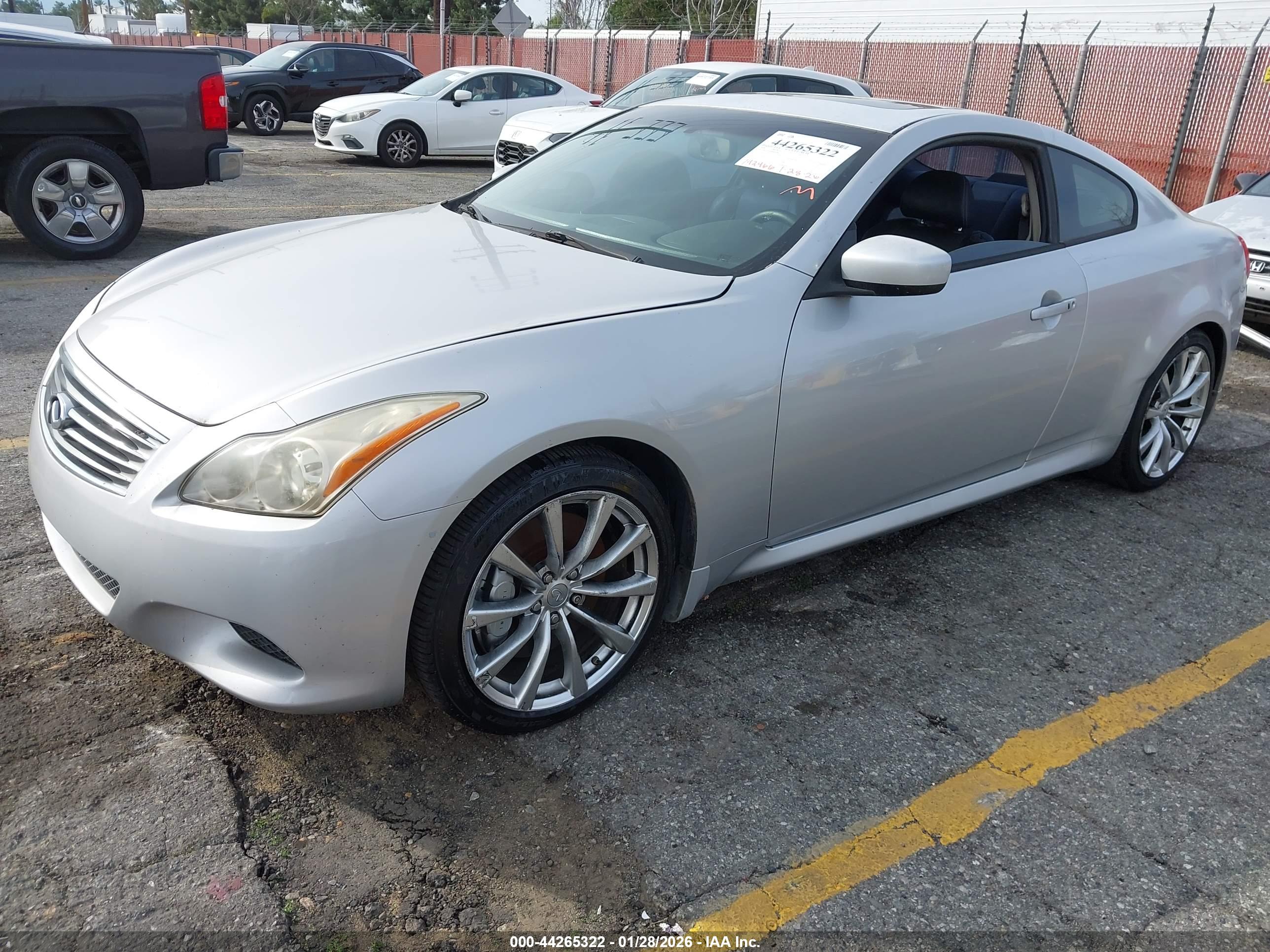 INFINITI G37 image 2