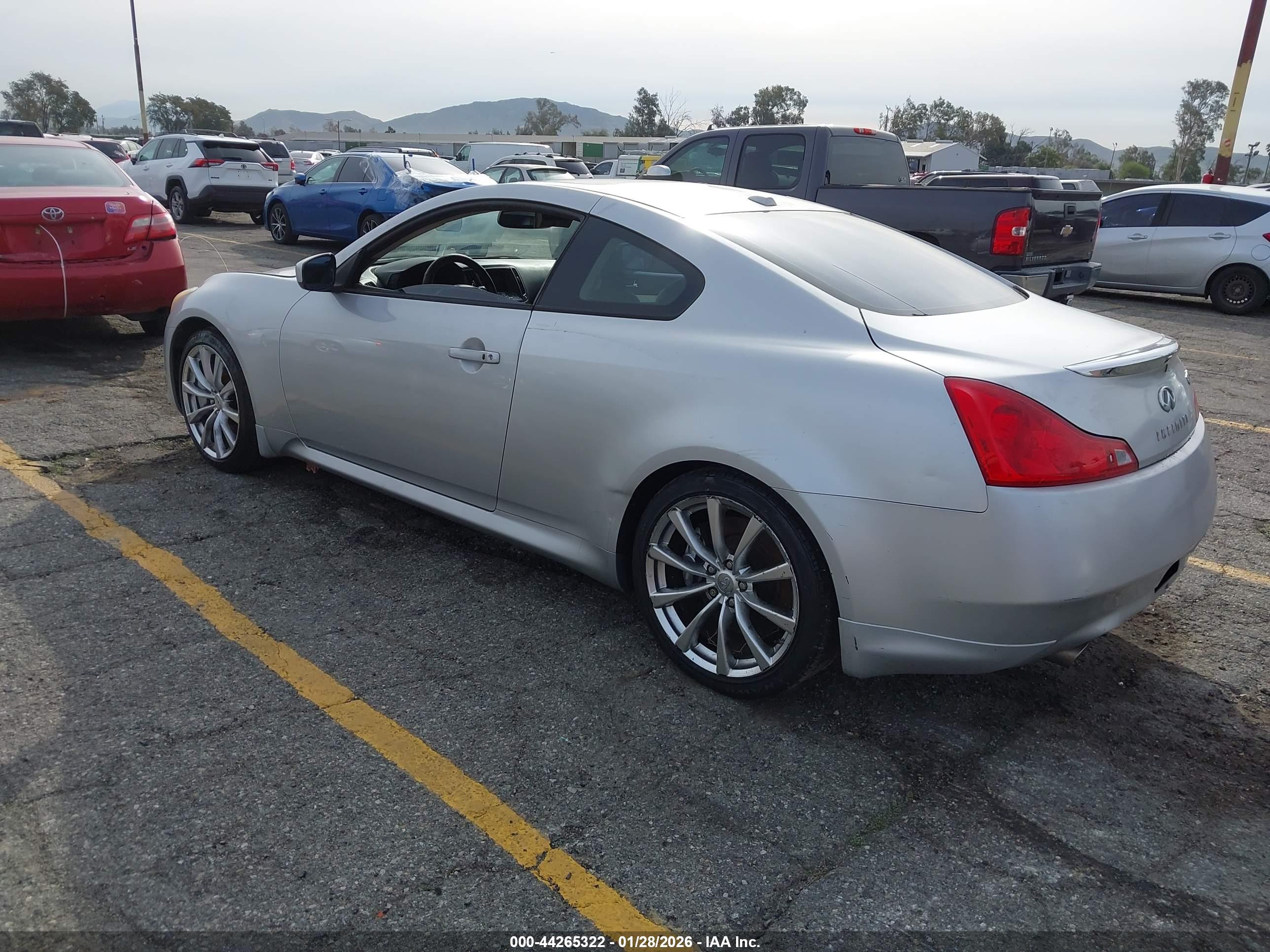 INFINITI G37 image 3
