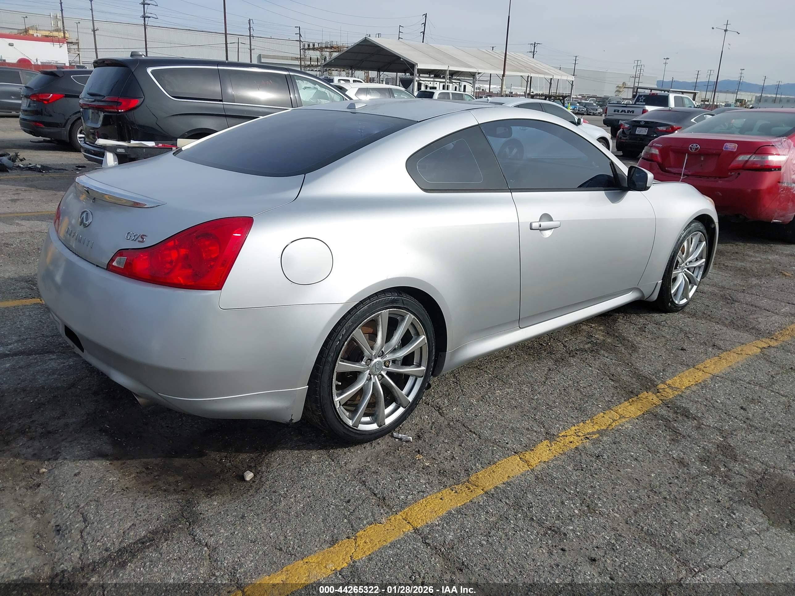 INFINITI G37 image 4