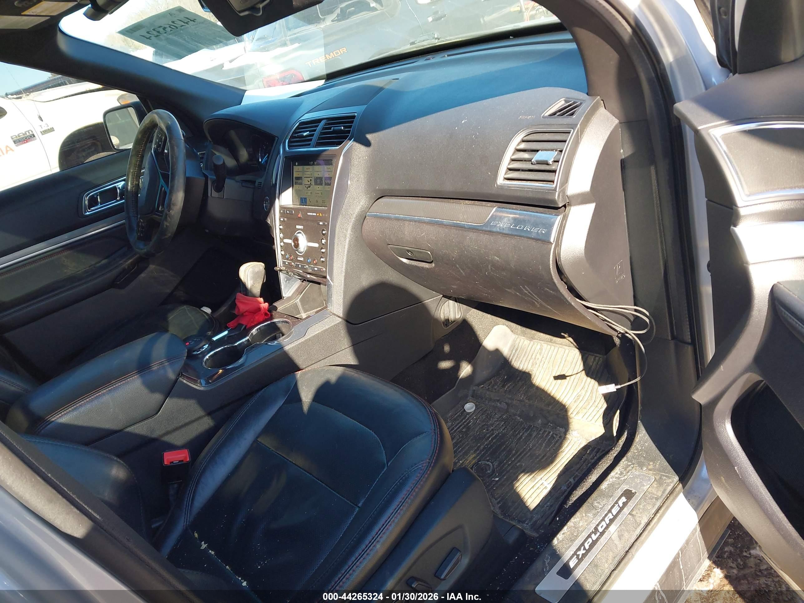 FORD EXPLORER image 5