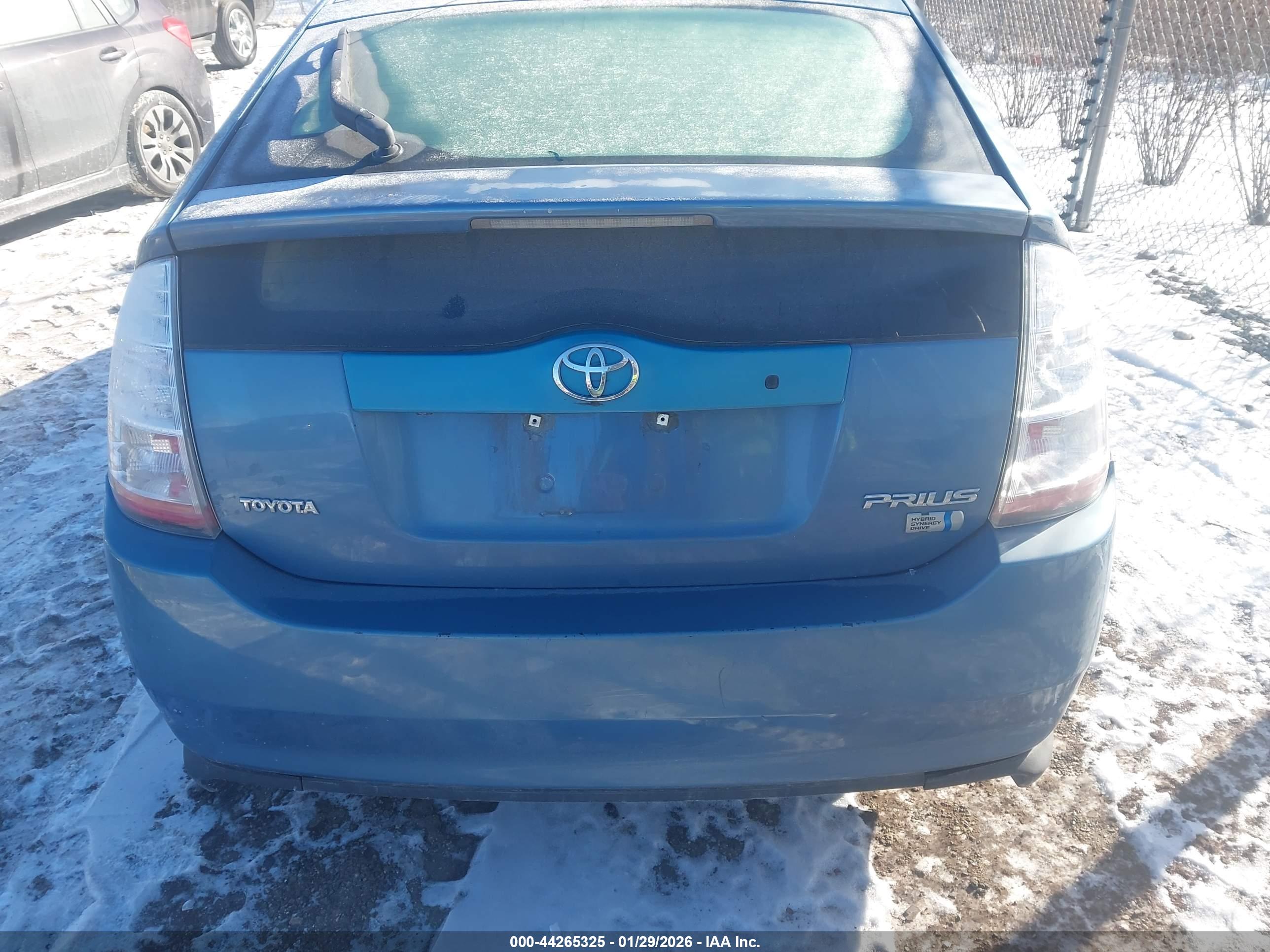 TOYOTA PRIUS image 6