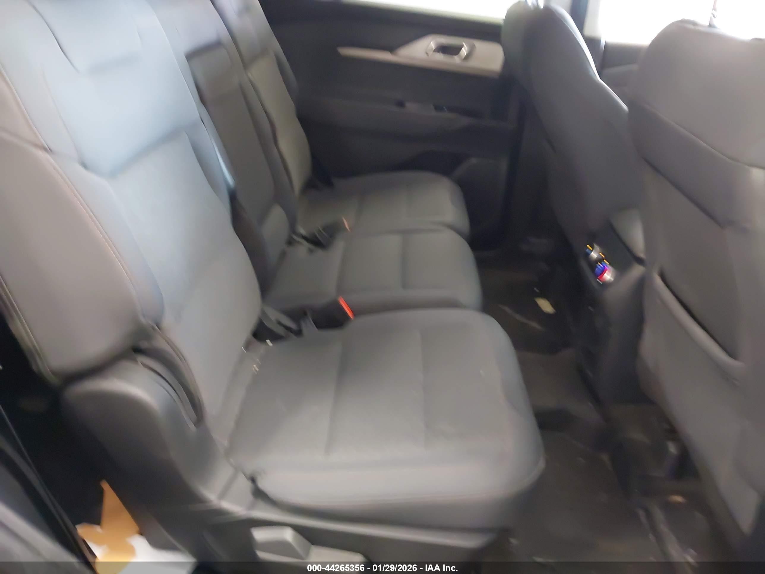 FORD EXPLORER image 8
