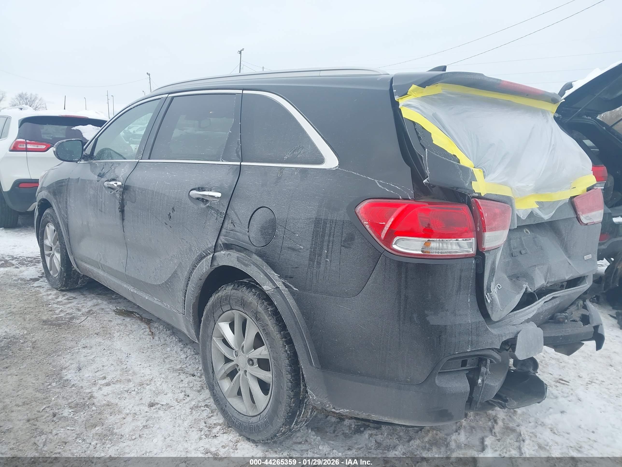 KIA SORENTO image 3