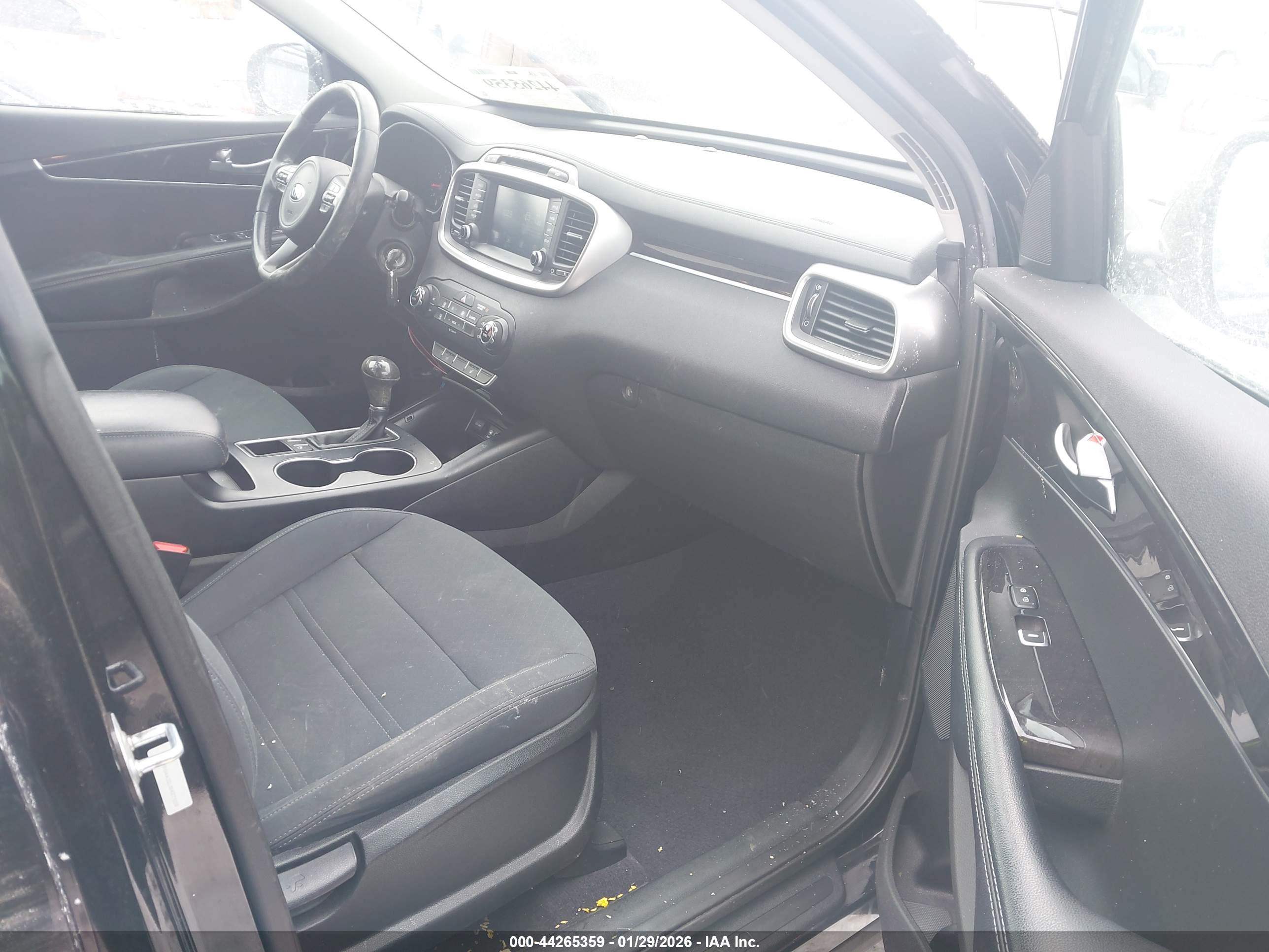 KIA SORENTO image 5