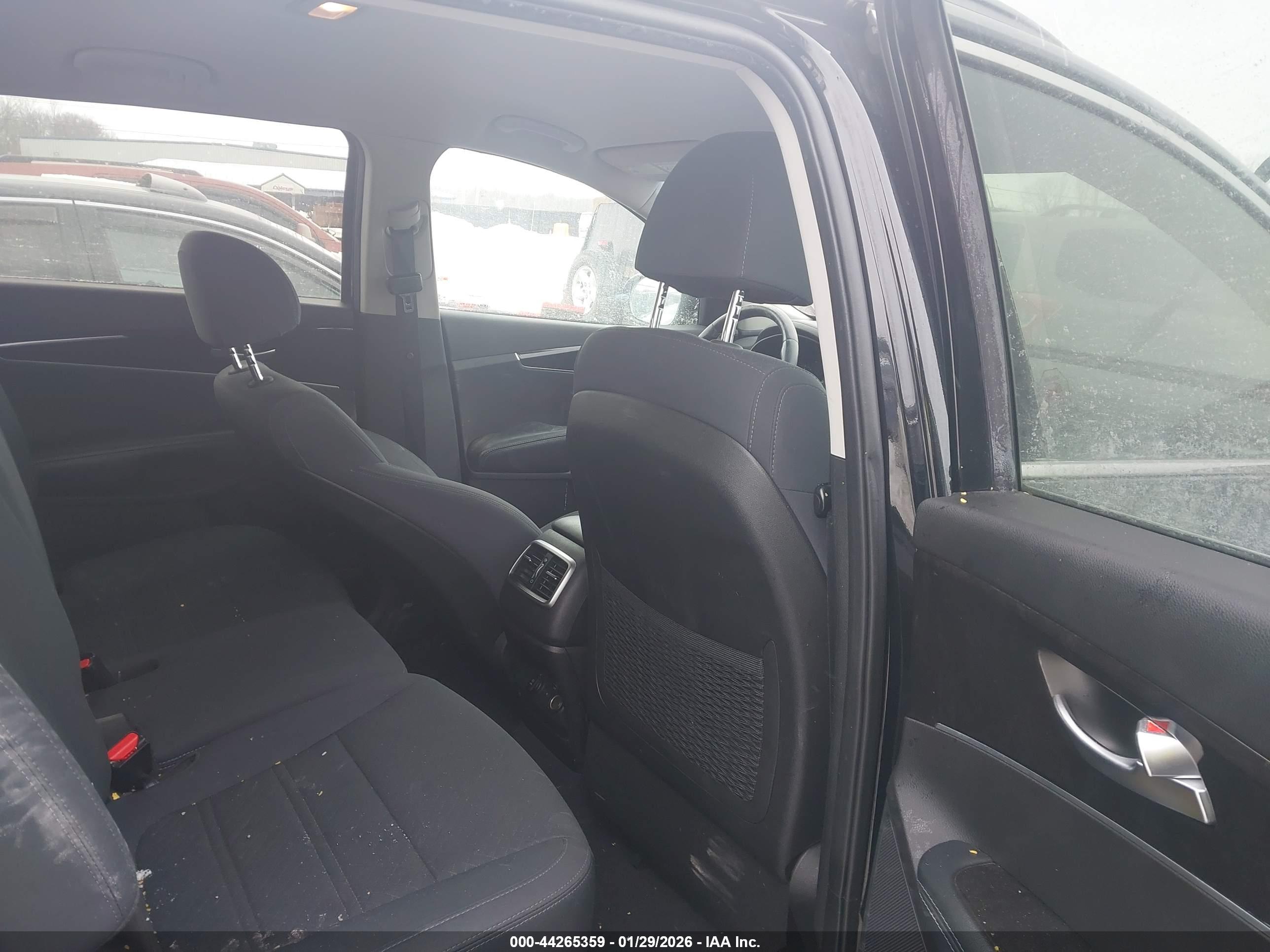KIA SORENTO image 8