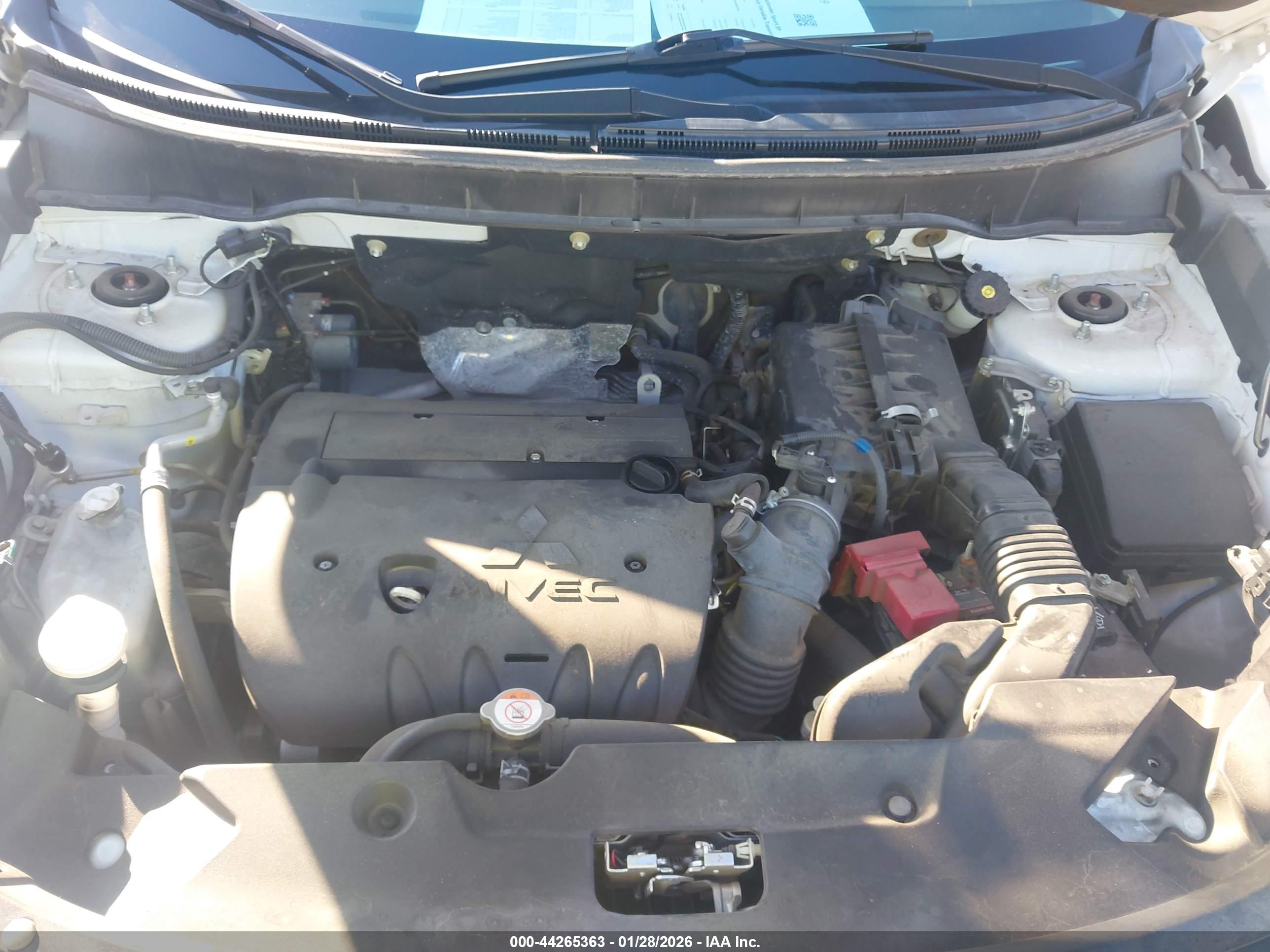 MITSUBISHI OUTLANDER image 10