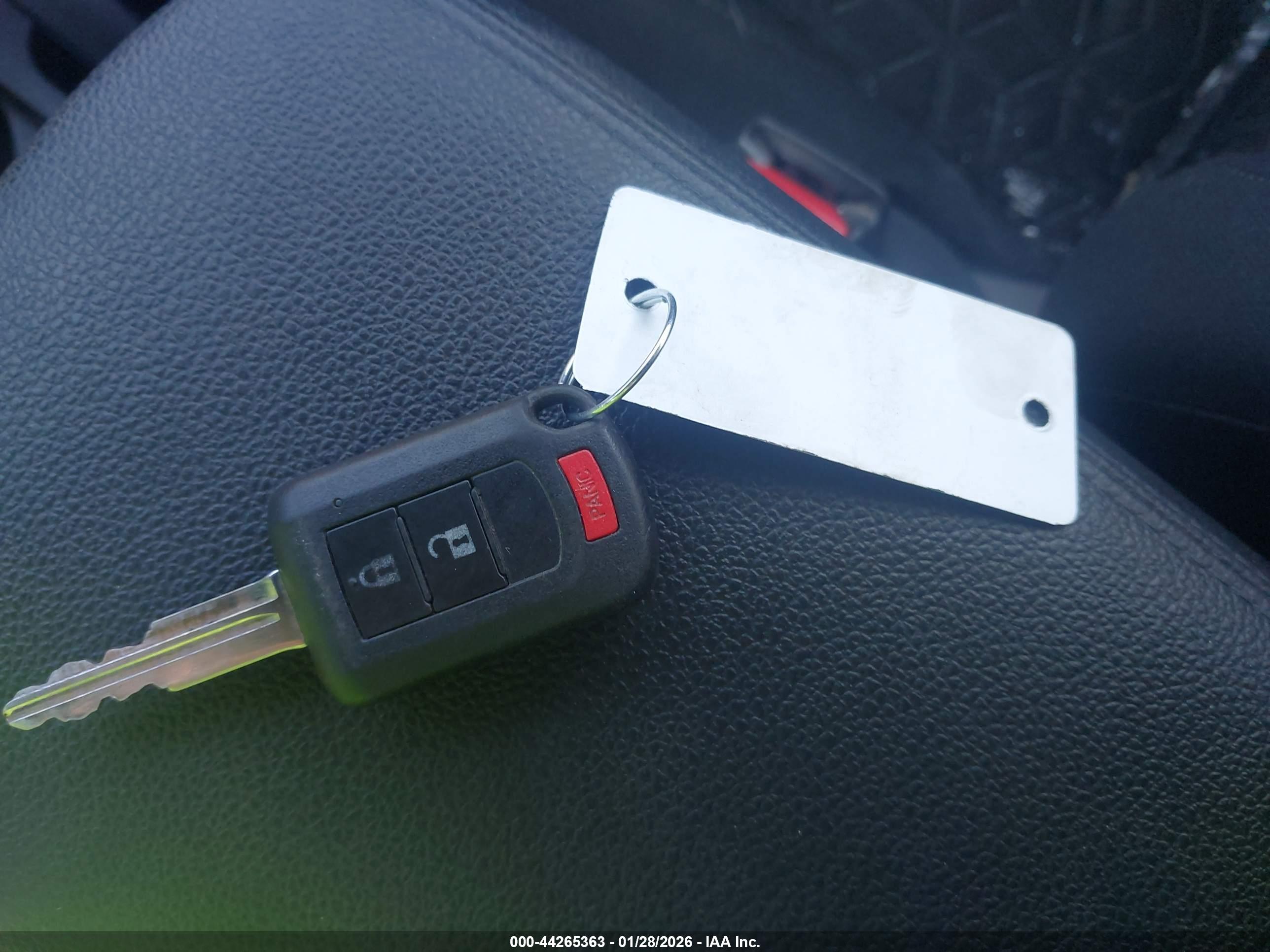 MITSUBISHI OUTLANDER image 11