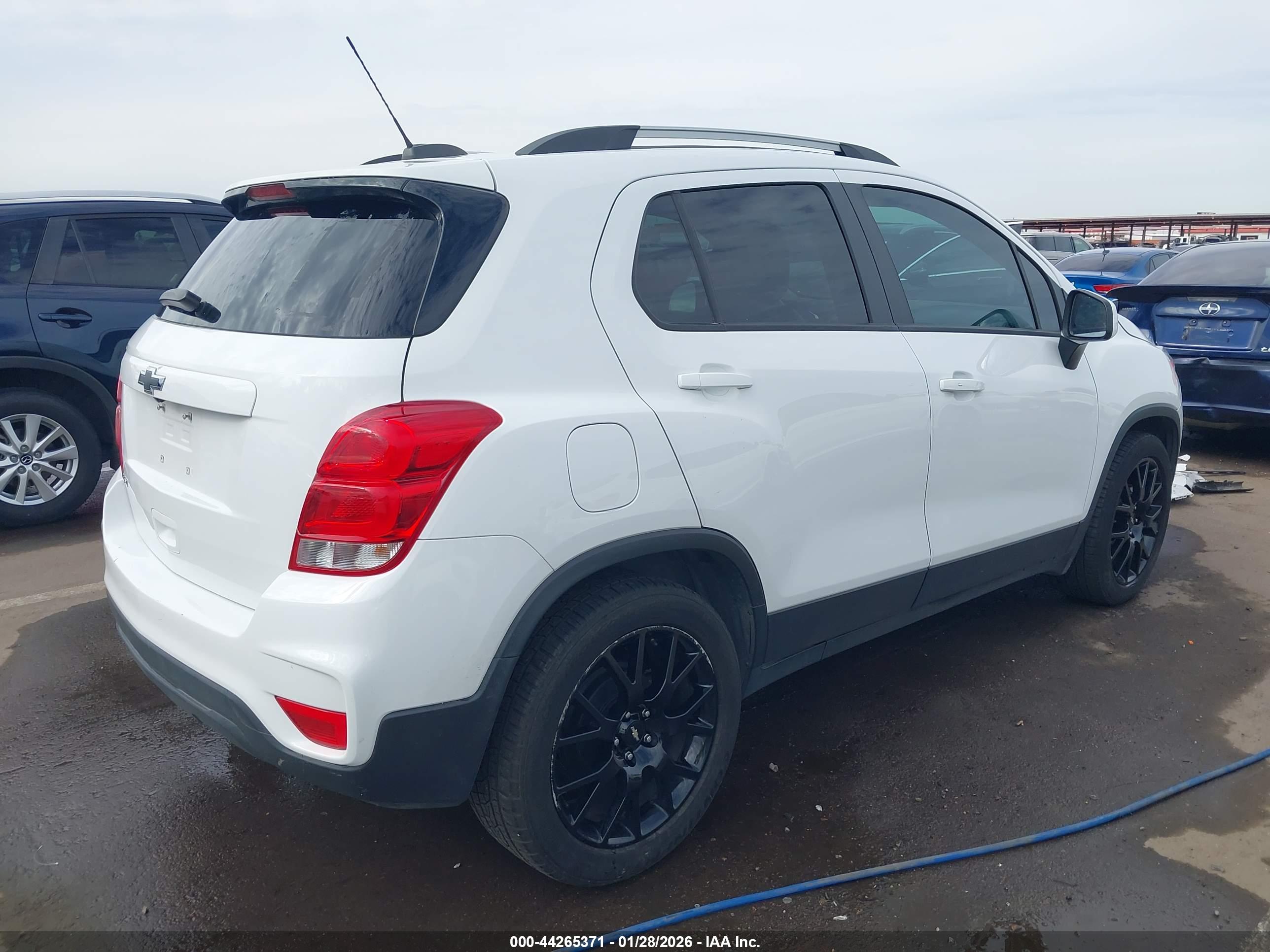 CHEVROLET TRAX image 4