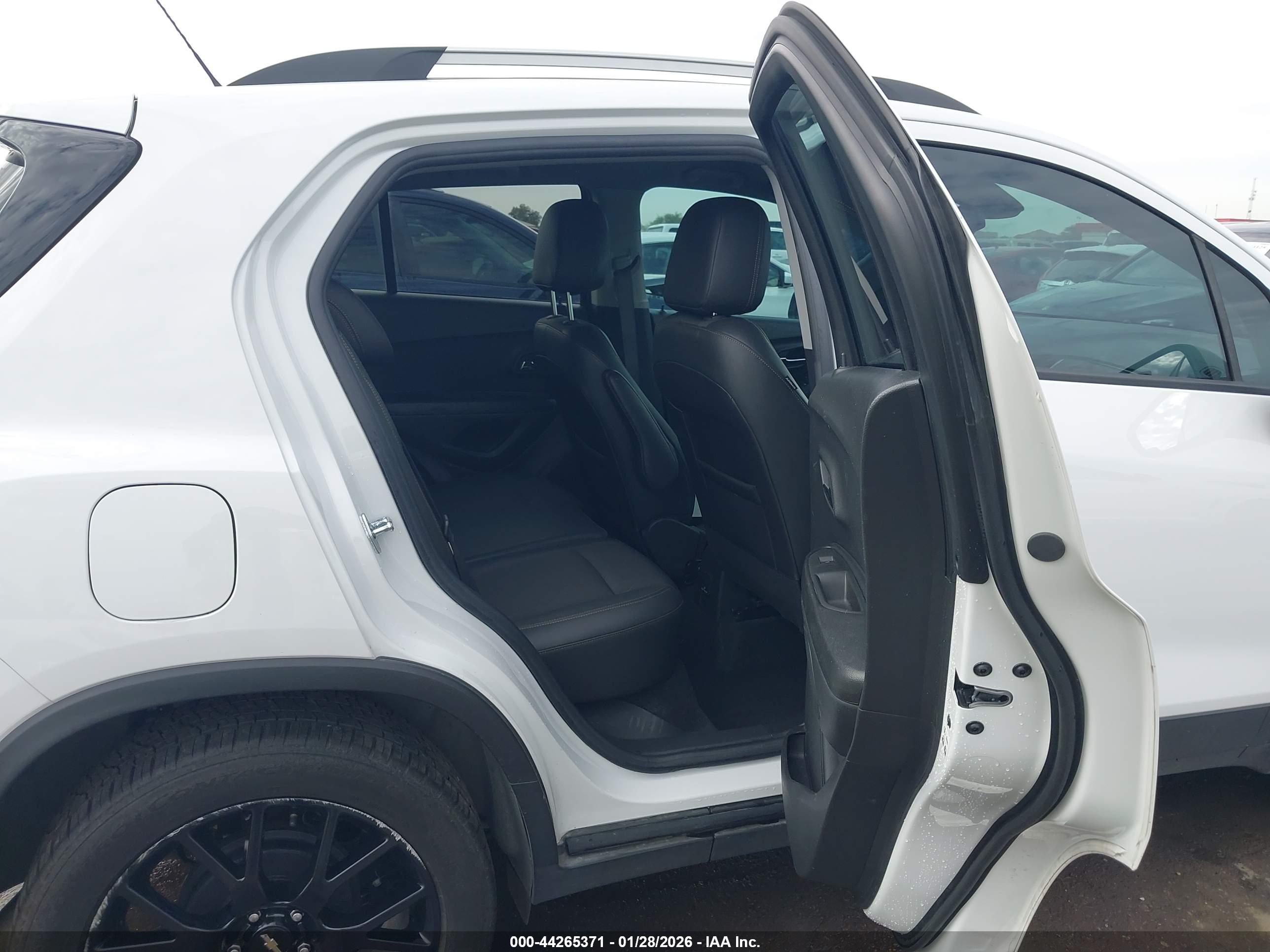 CHEVROLET TRAX image 8