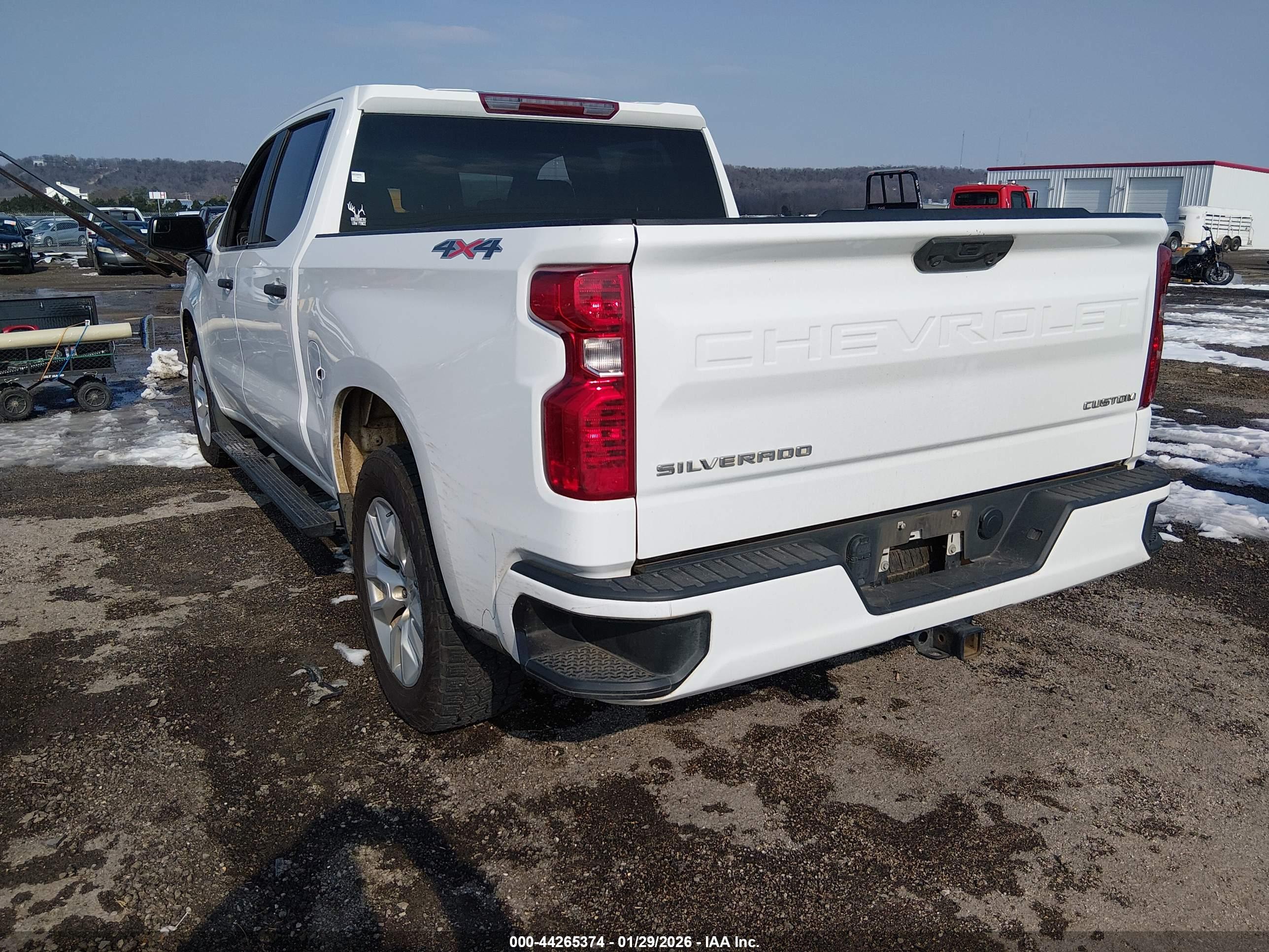 CHEVROLET SILVERADO image 3