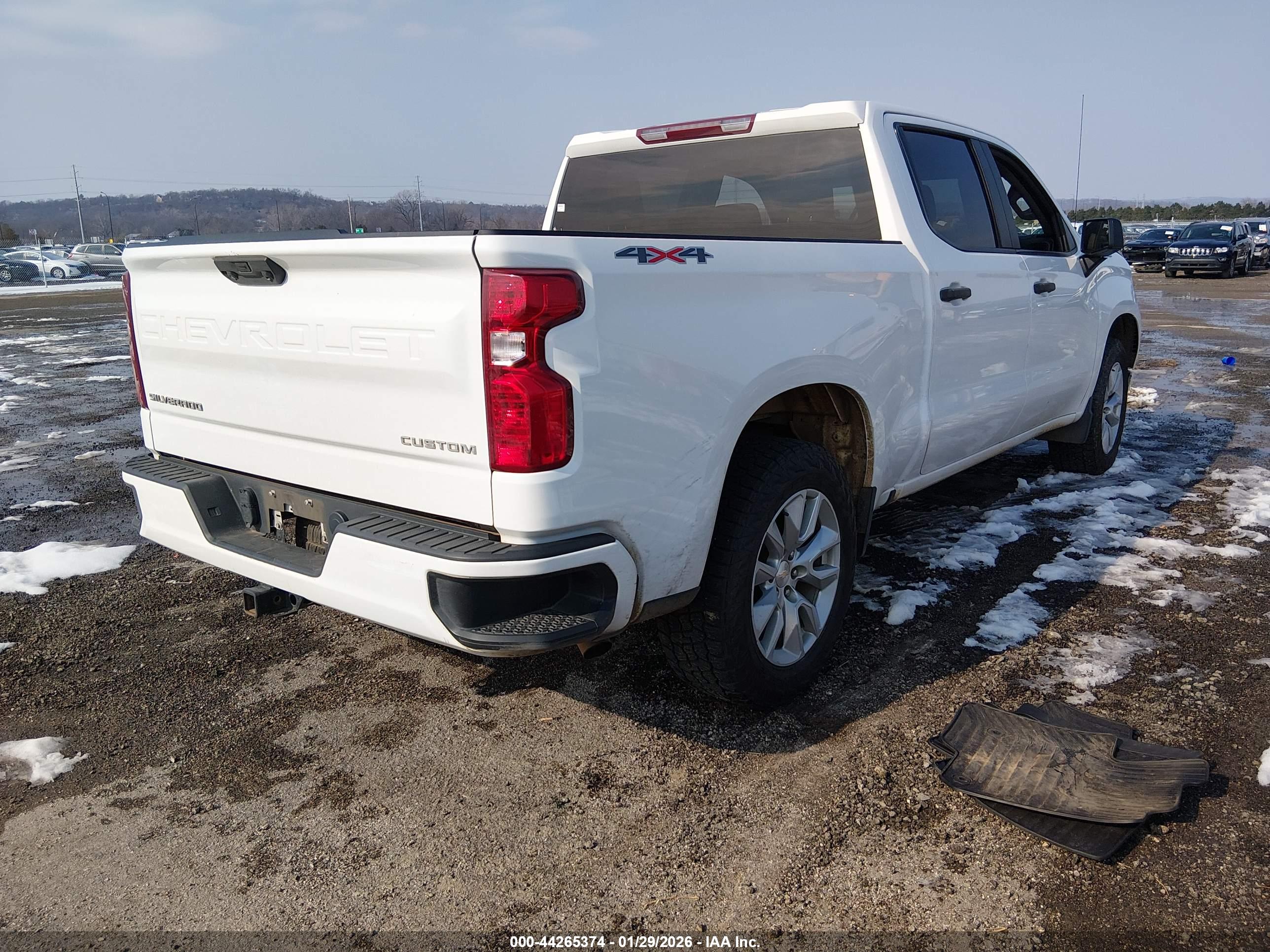 CHEVROLET SILVERADO image 4
