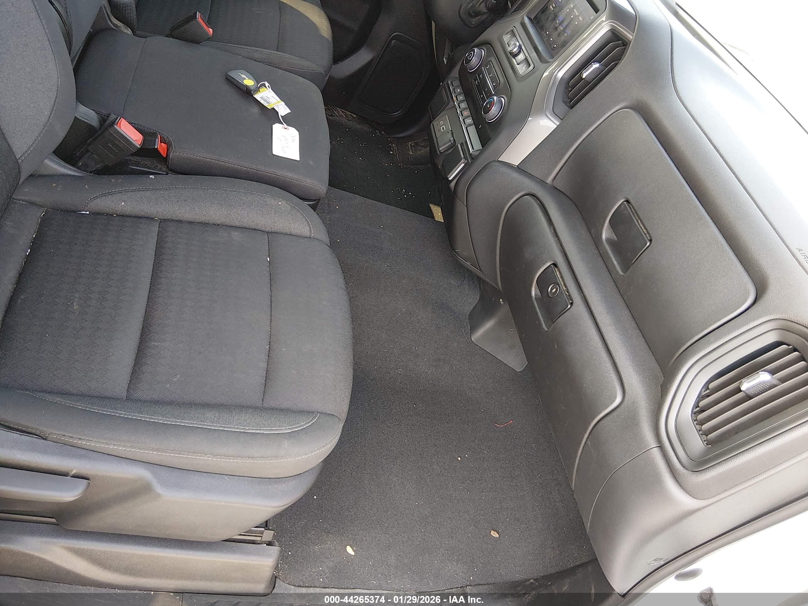 CHEVROLET SILVERADO image 5