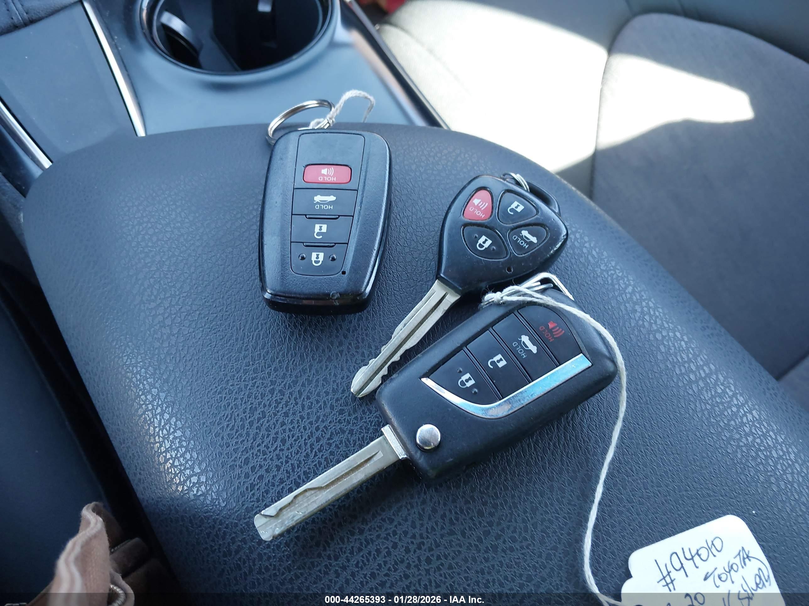 TOYOTA CAMRY image 11