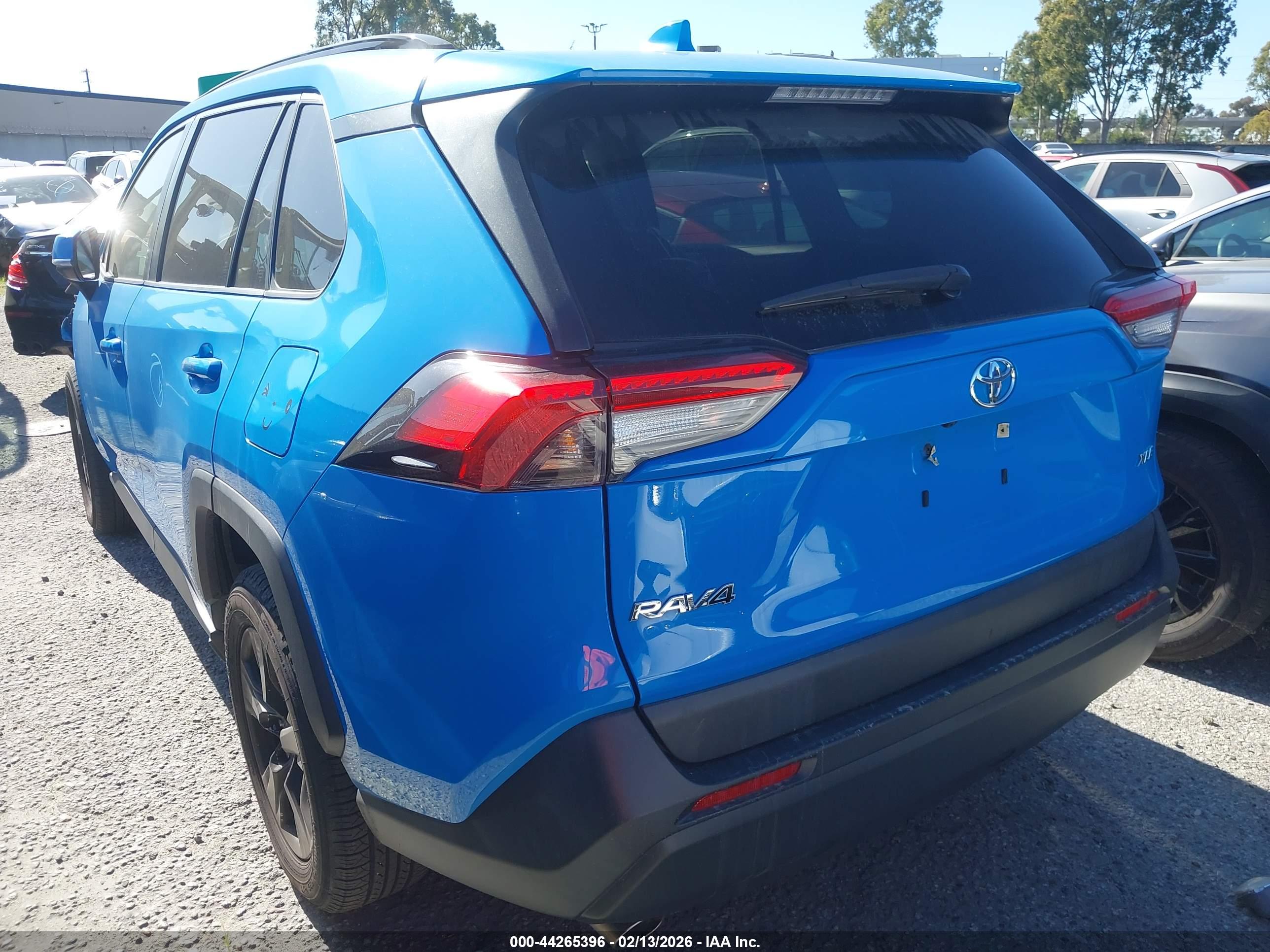 TOYOTA RAV4 image 3