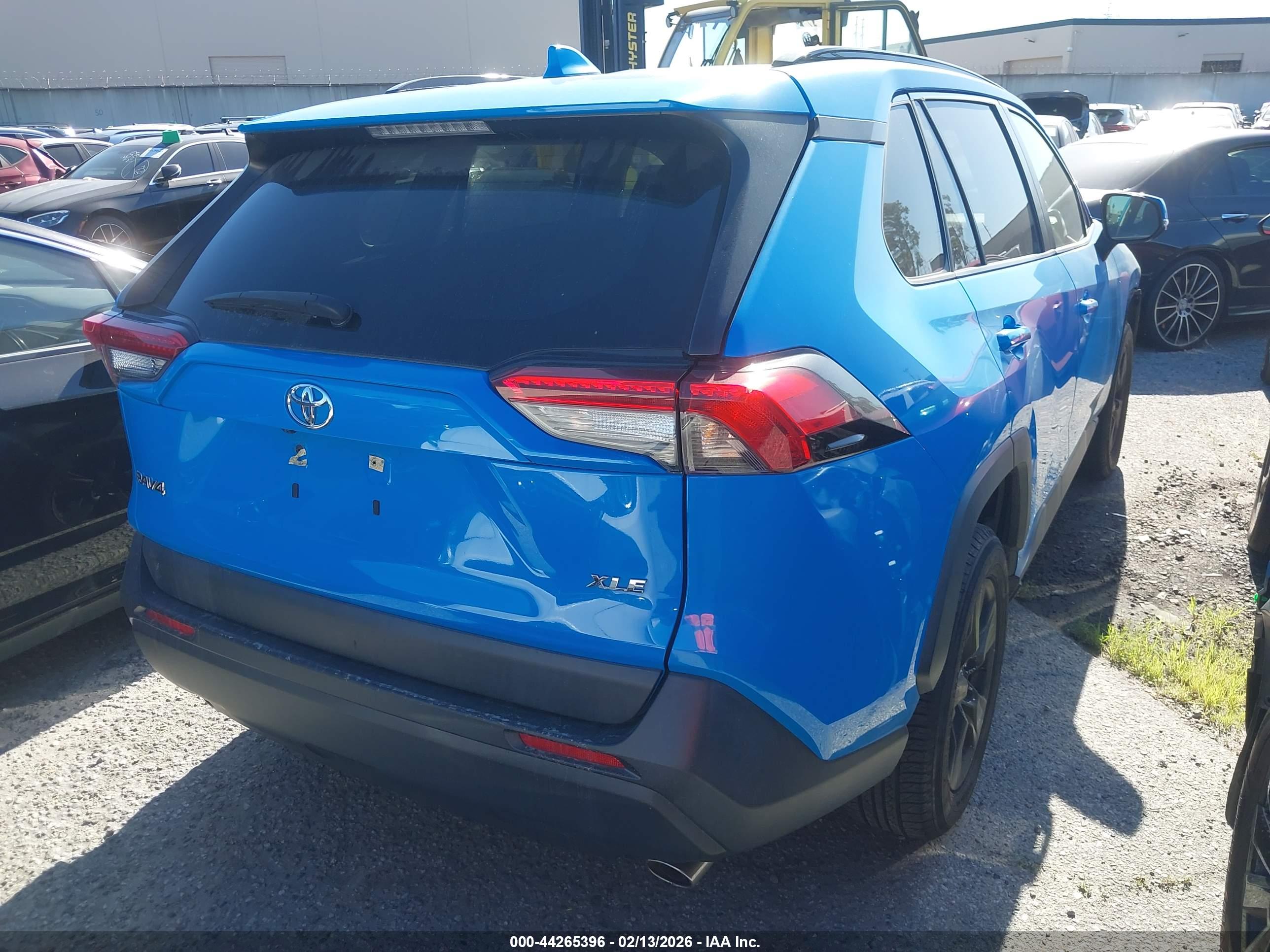 TOYOTA RAV4 image 4