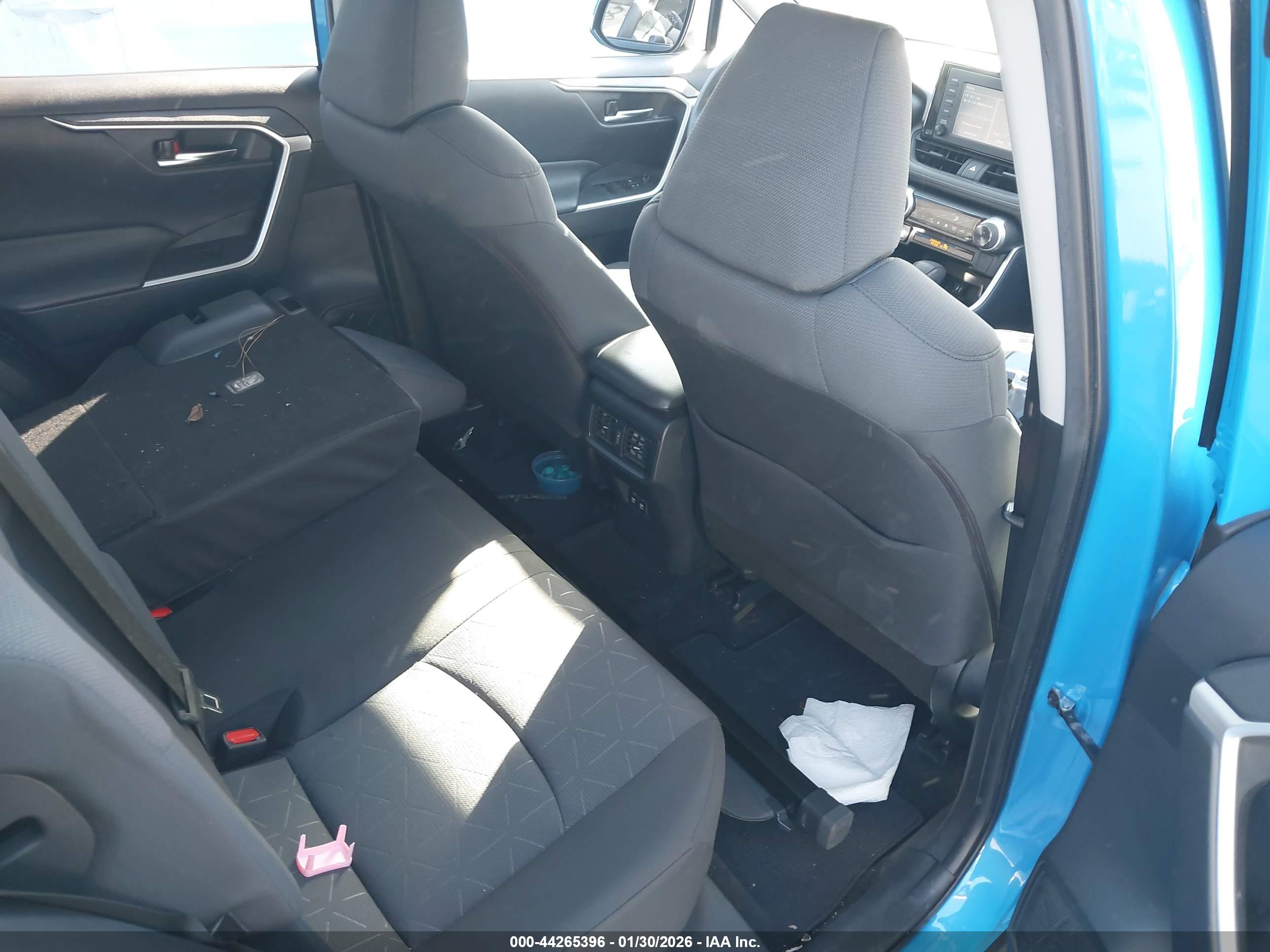 TOYOTA RAV4 image 8
