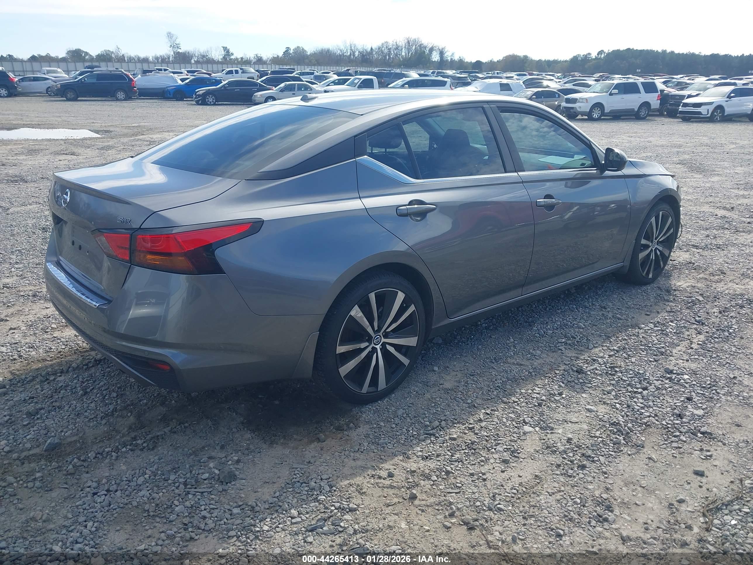NISSAN ALTIMA image 4