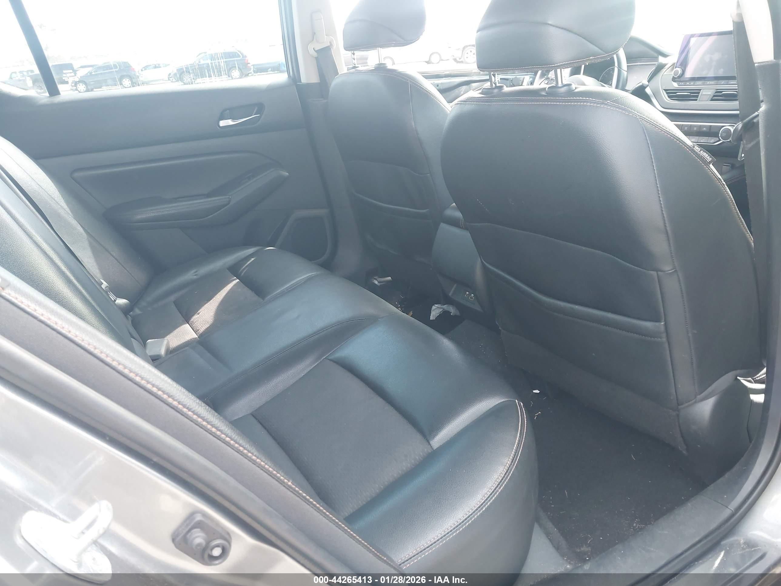 NISSAN ALTIMA image 8