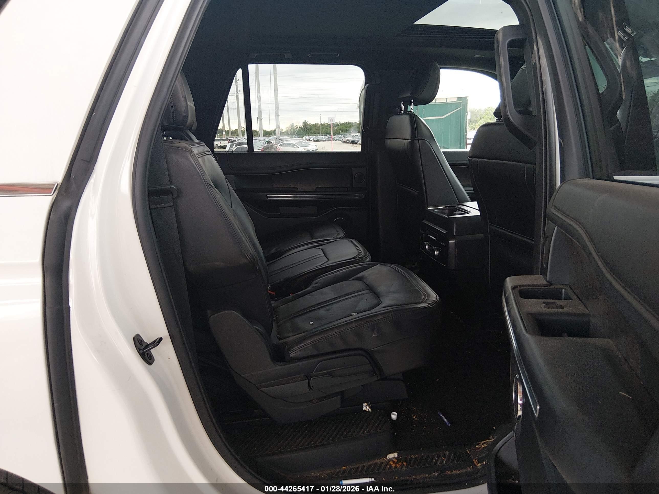FORD EXPEDITION image 8