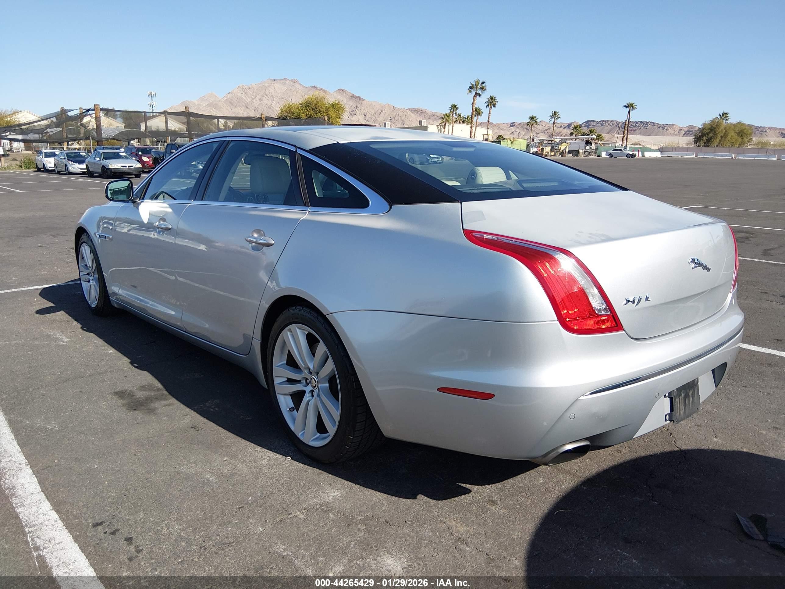 JAGUAR XJ image 3
