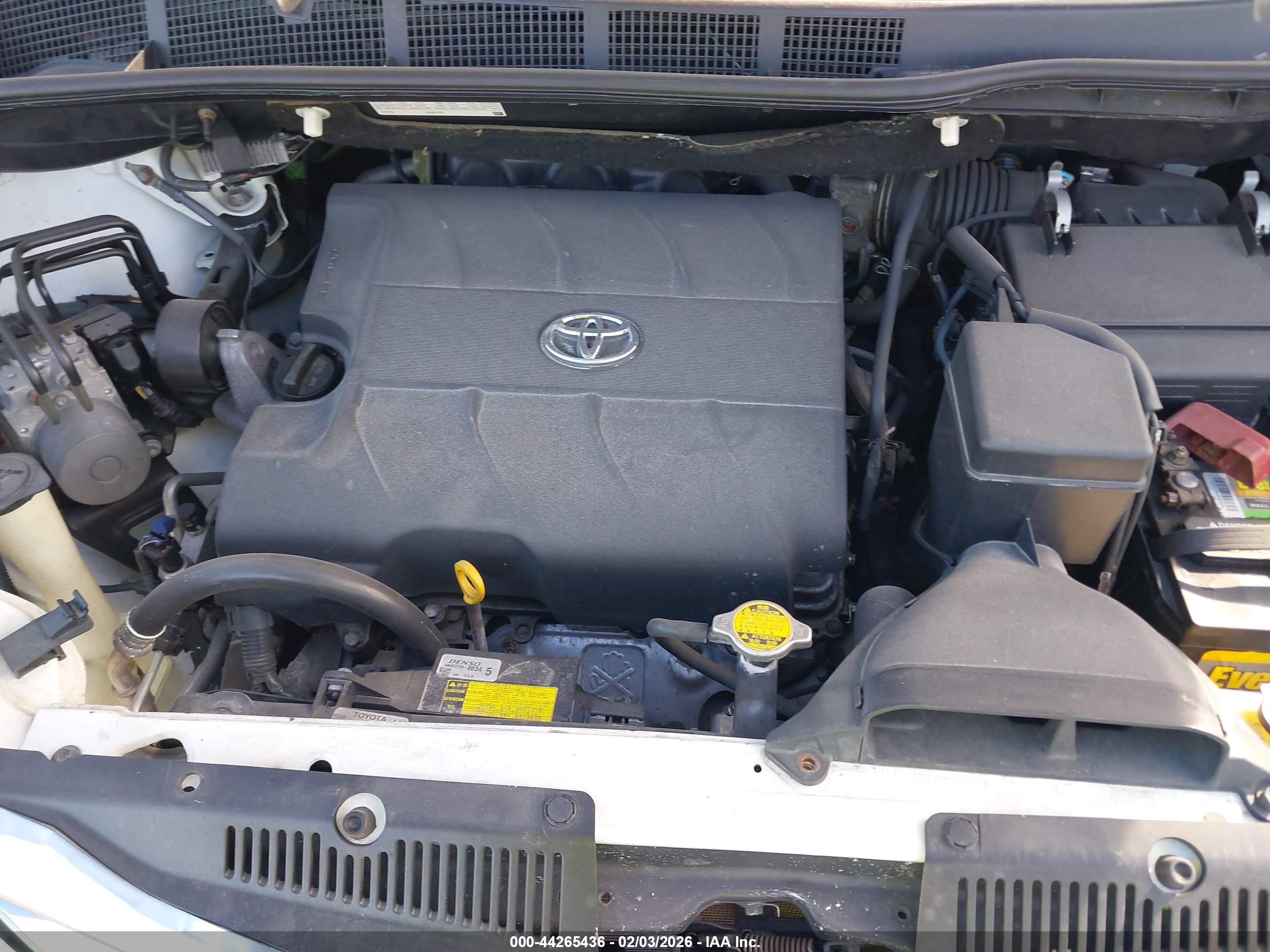 TOYOTA SIENNA image 10