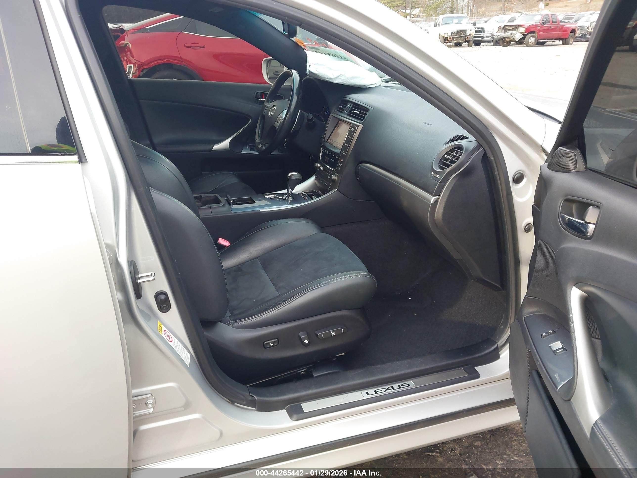 LEXUS IS image 5